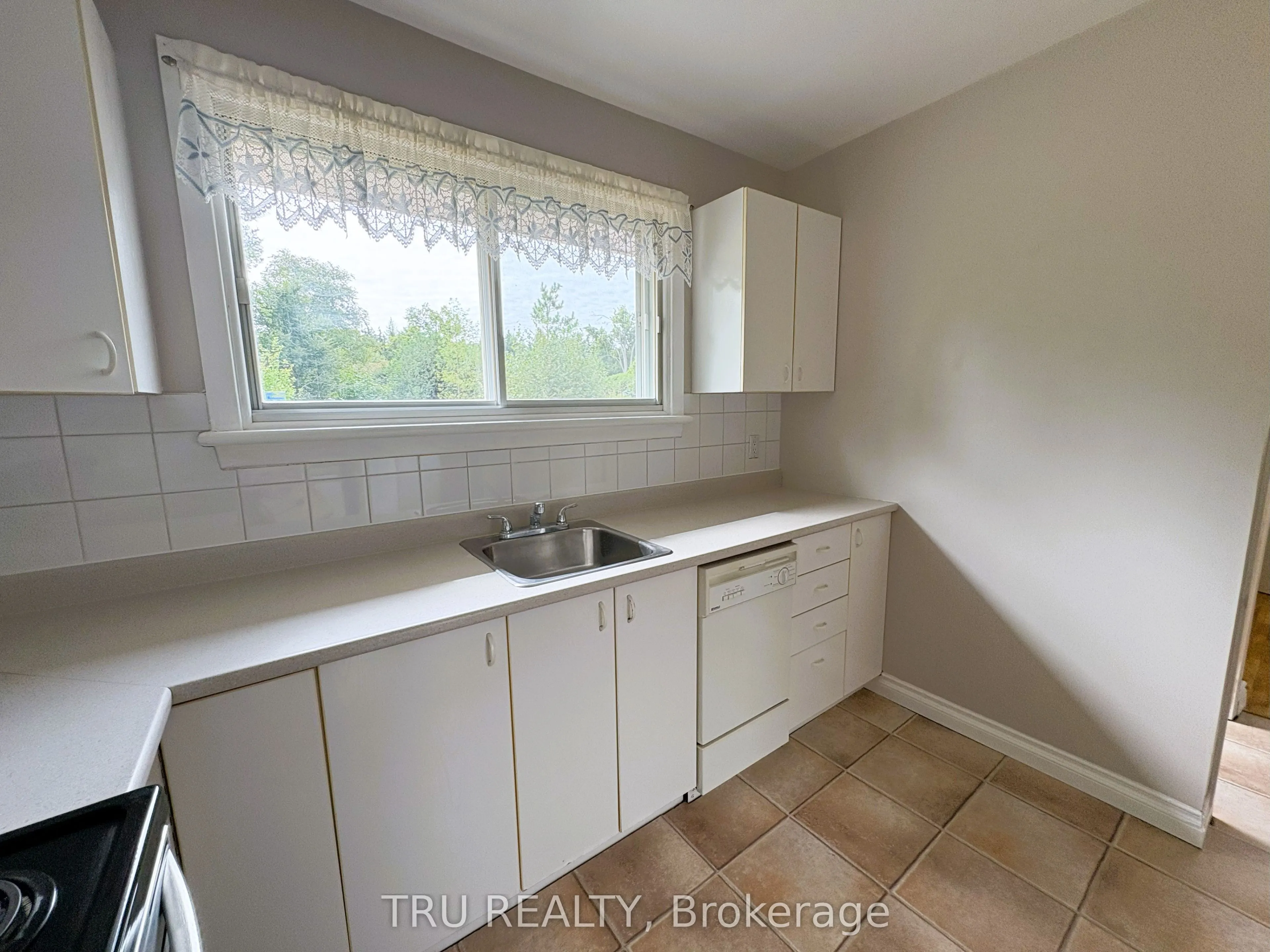 16 Sandy Avenue S