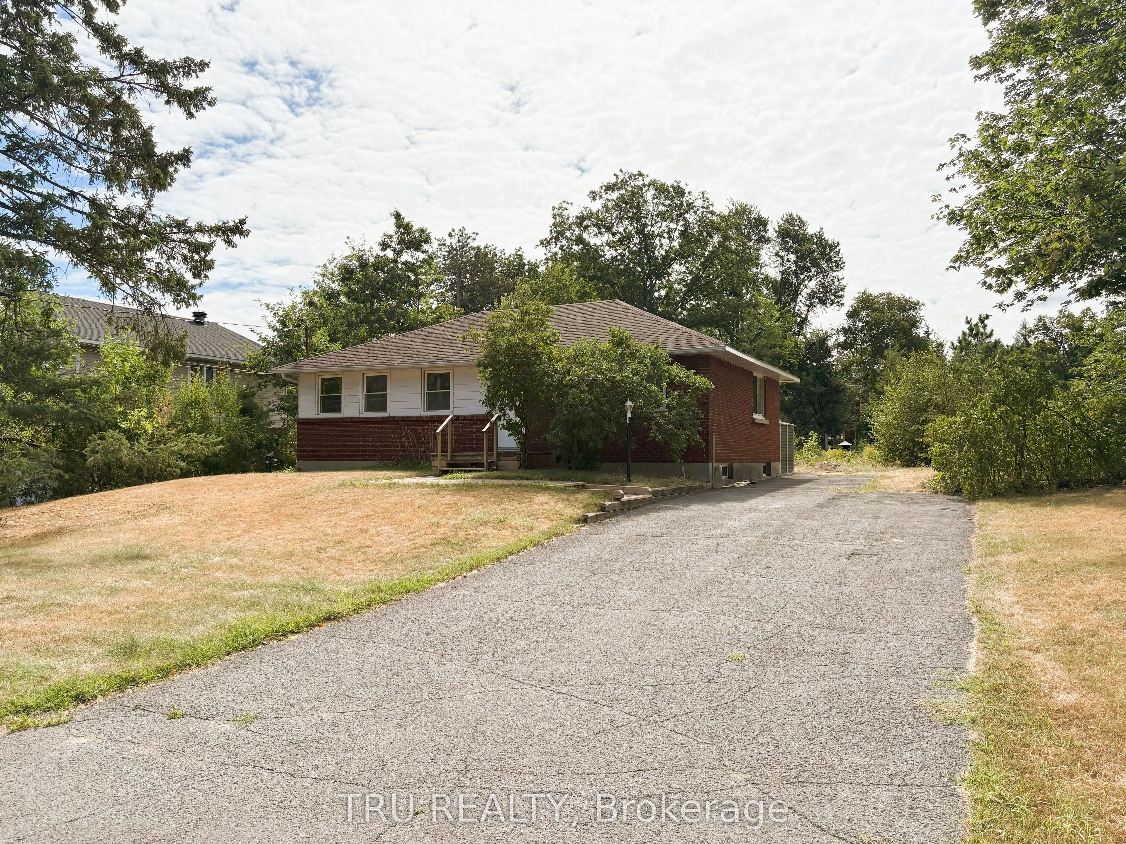 16 Sandy Avenue S