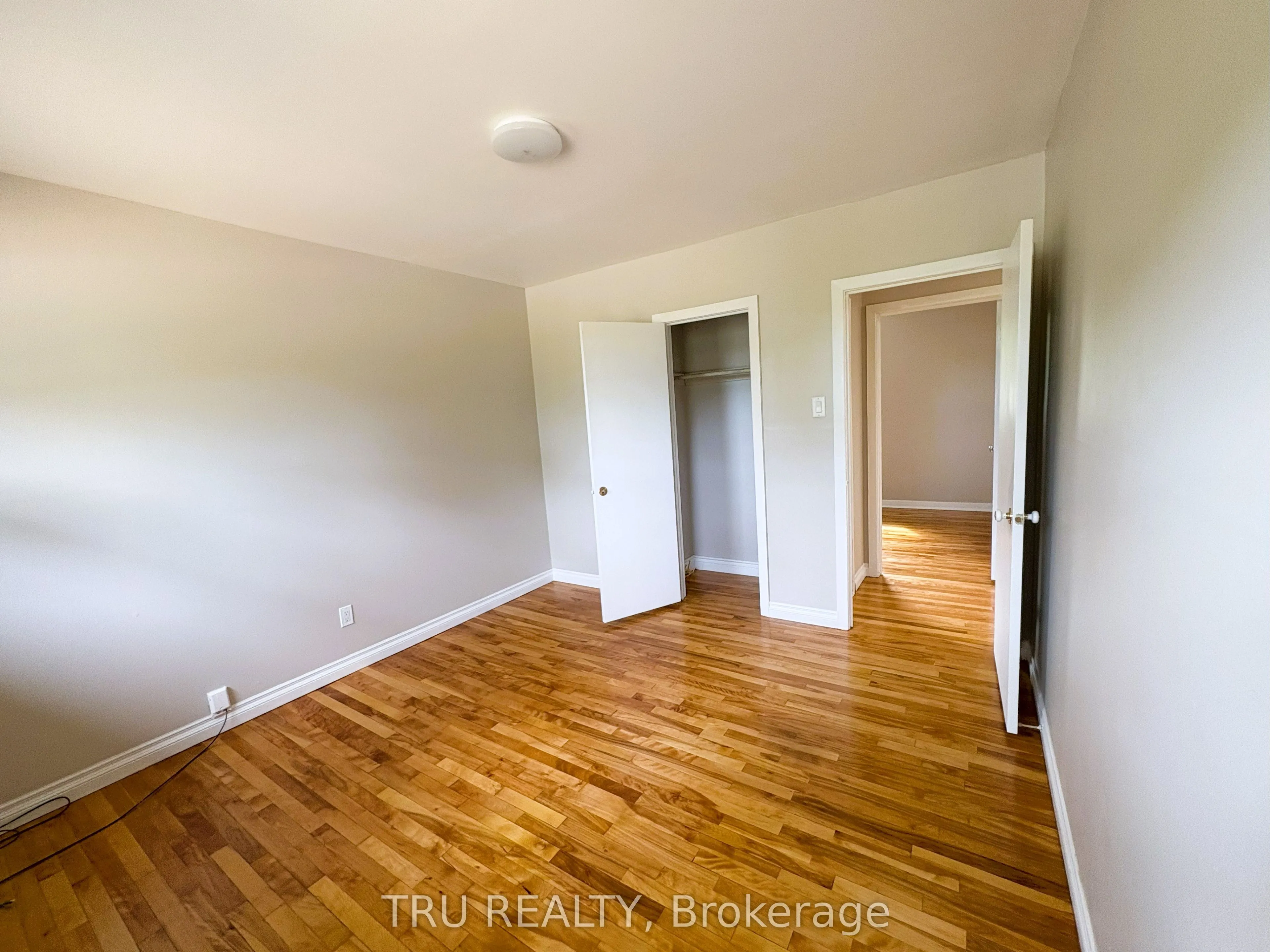 16 Sandy Avenue S