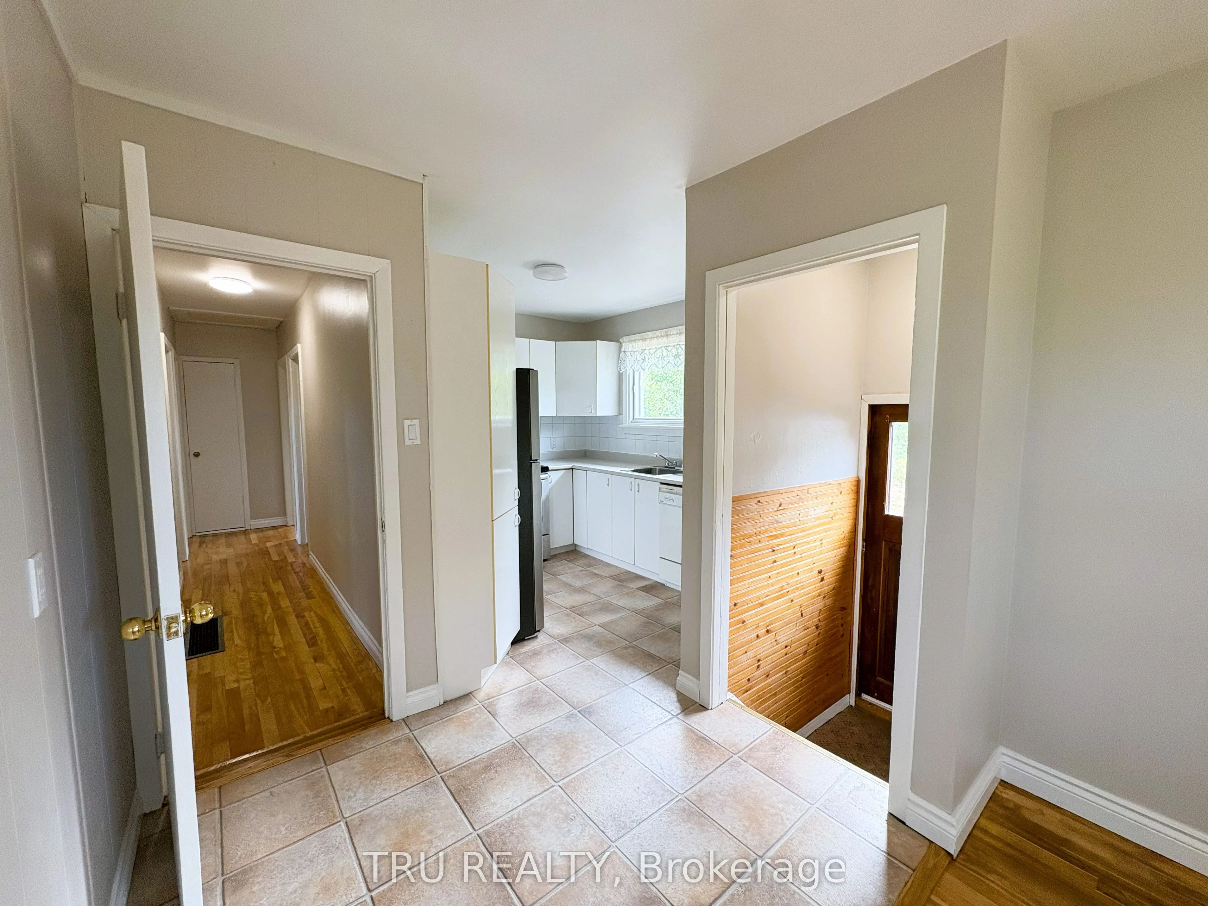 16 Sandy Avenue S
