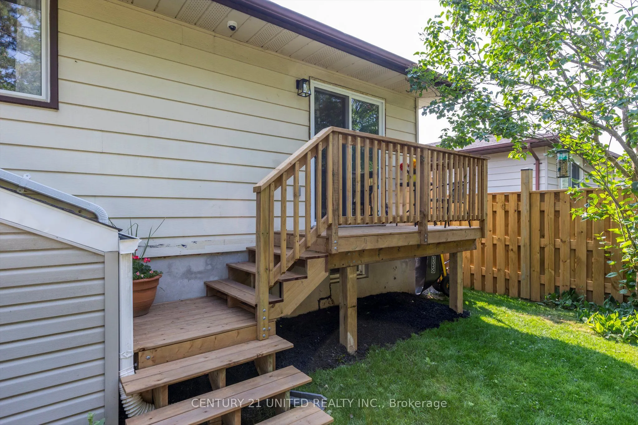 561 Barnes Crescent