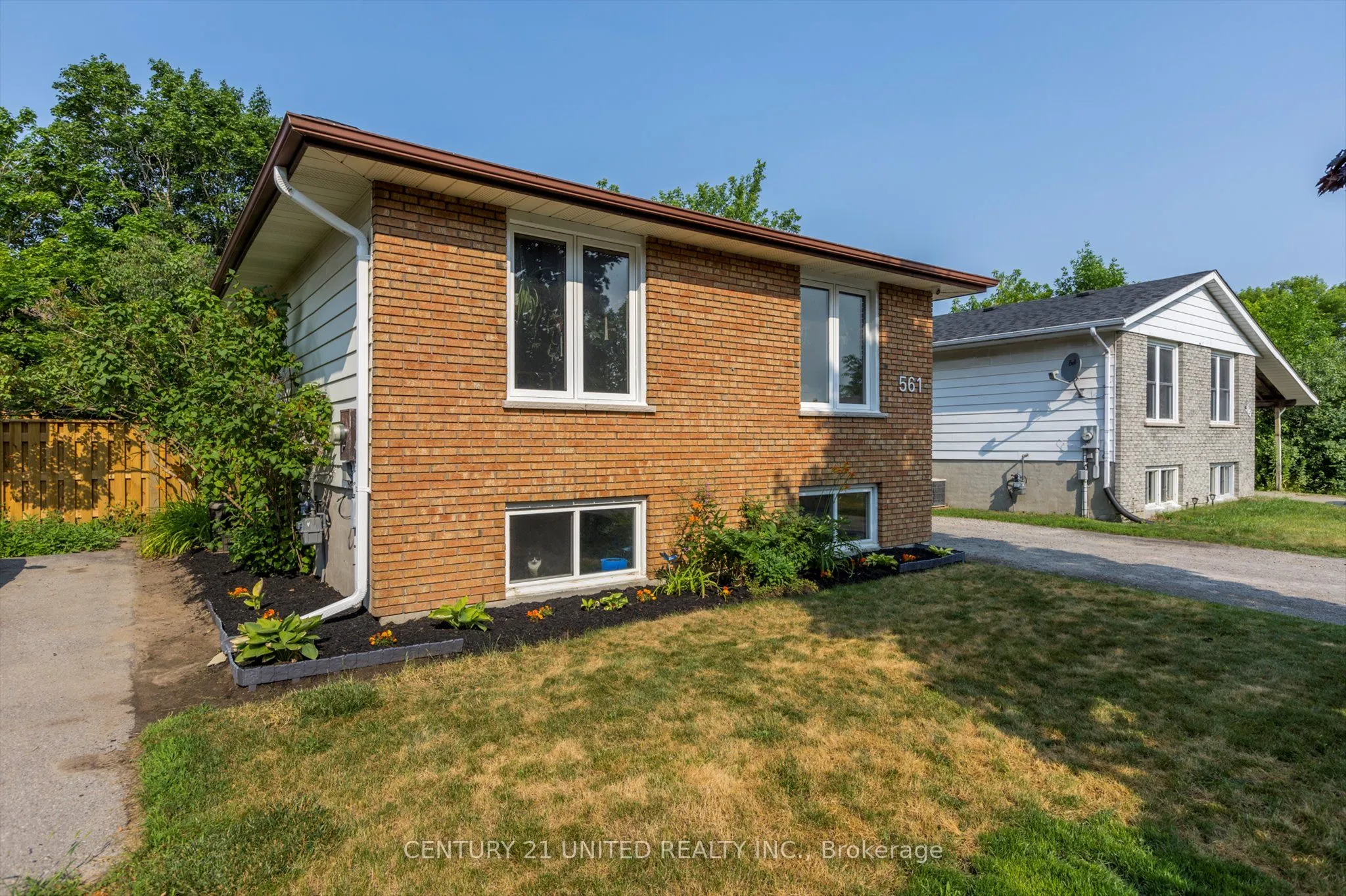 561 Barnes Crescent