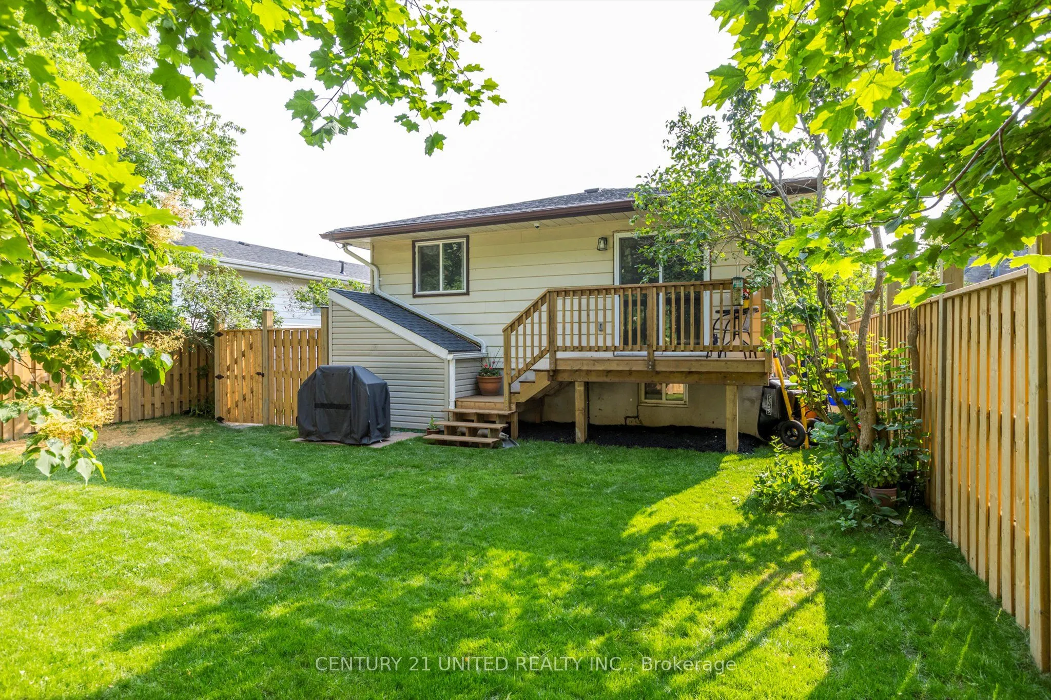 561 Barnes Crescent