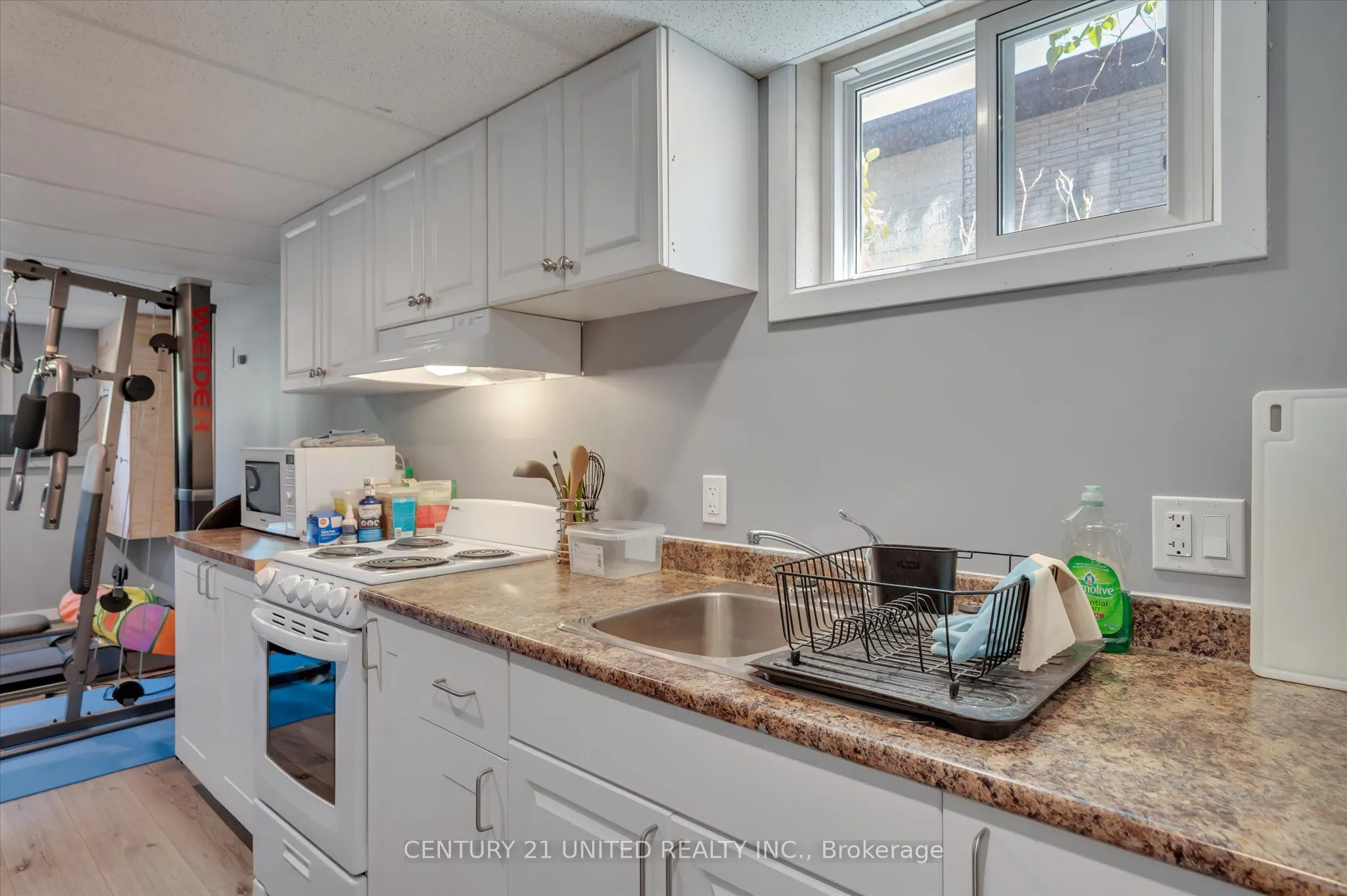 561 Barnes Crescent