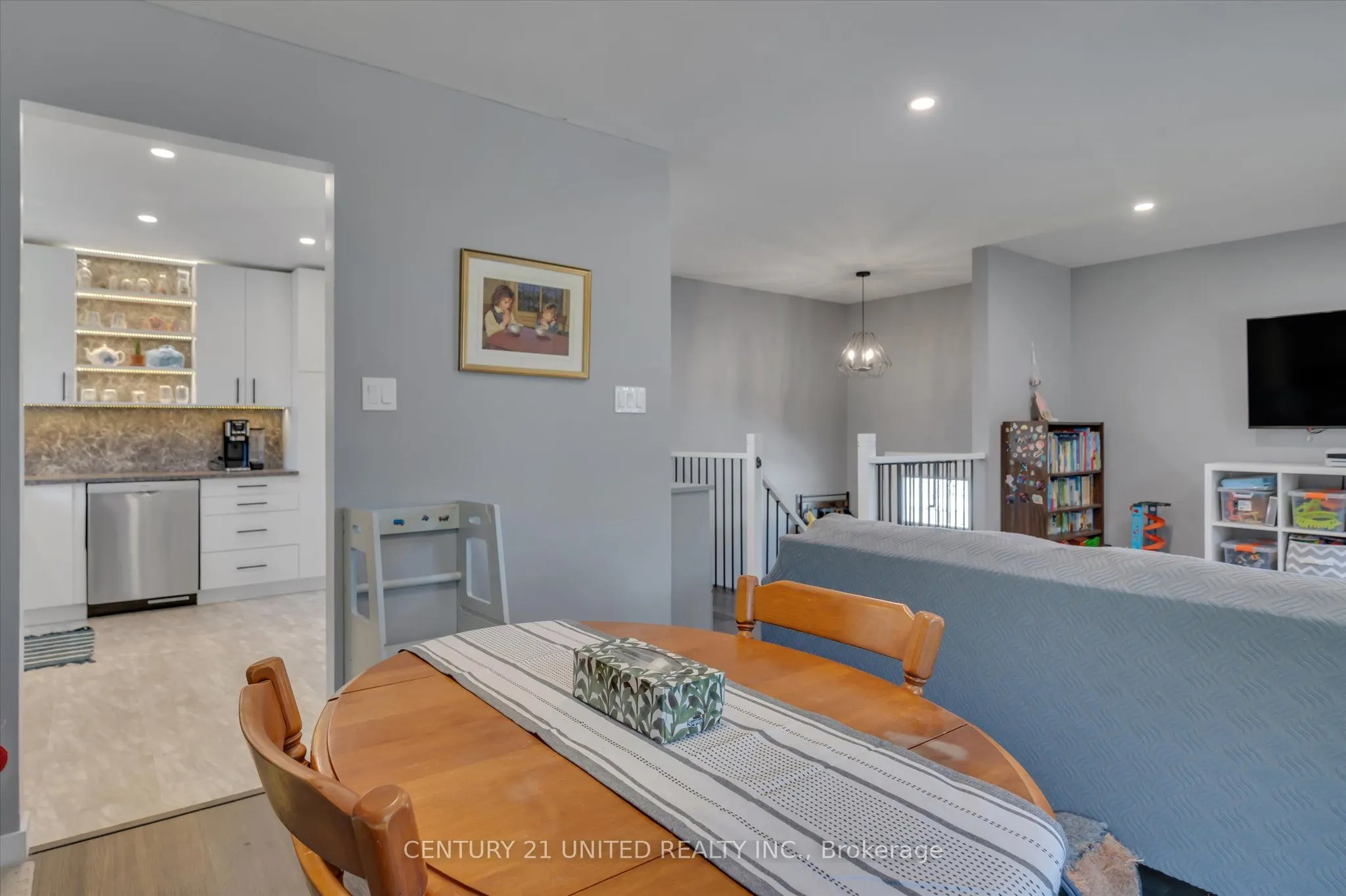 561 Barnes Crescent