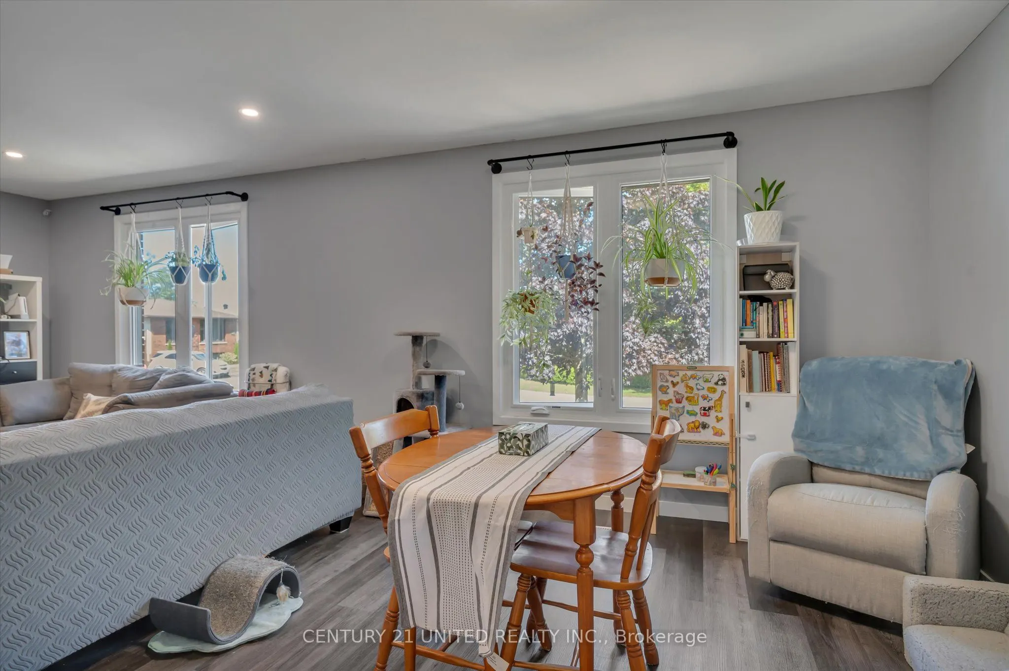 561 Barnes Crescent