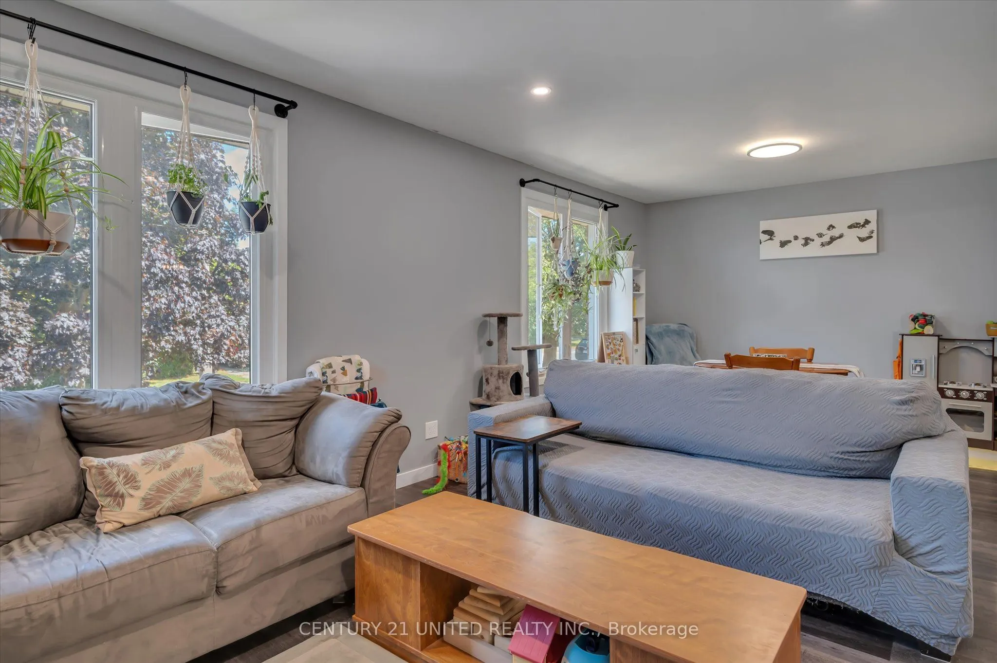 561 Barnes Crescent