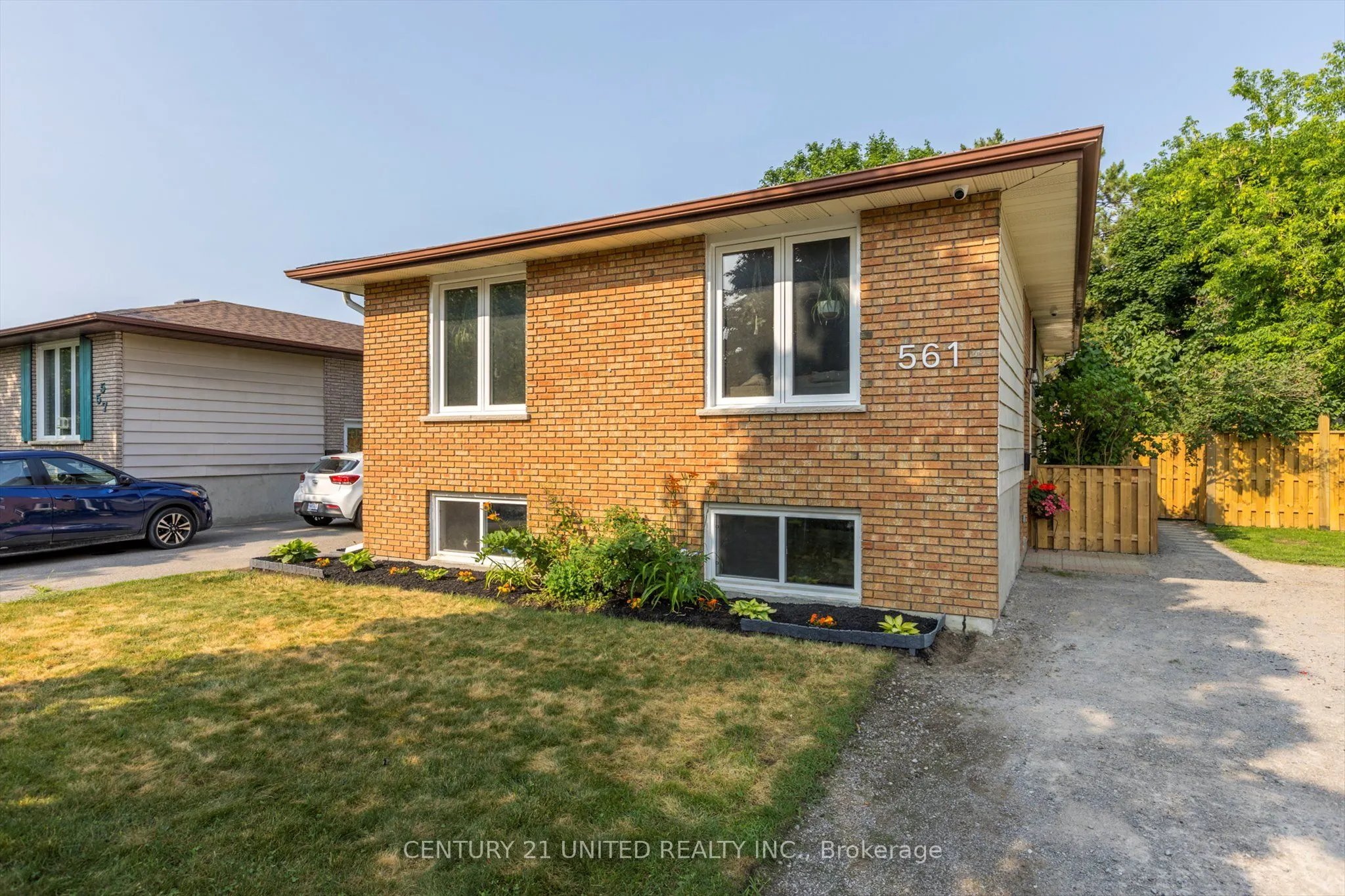 561 Barnes Crescent