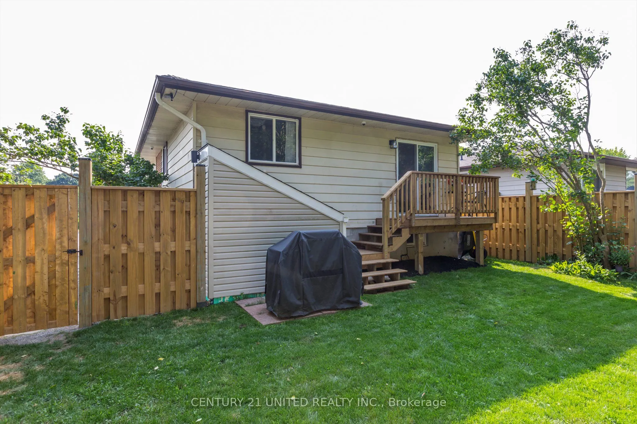561 Barnes Crescent