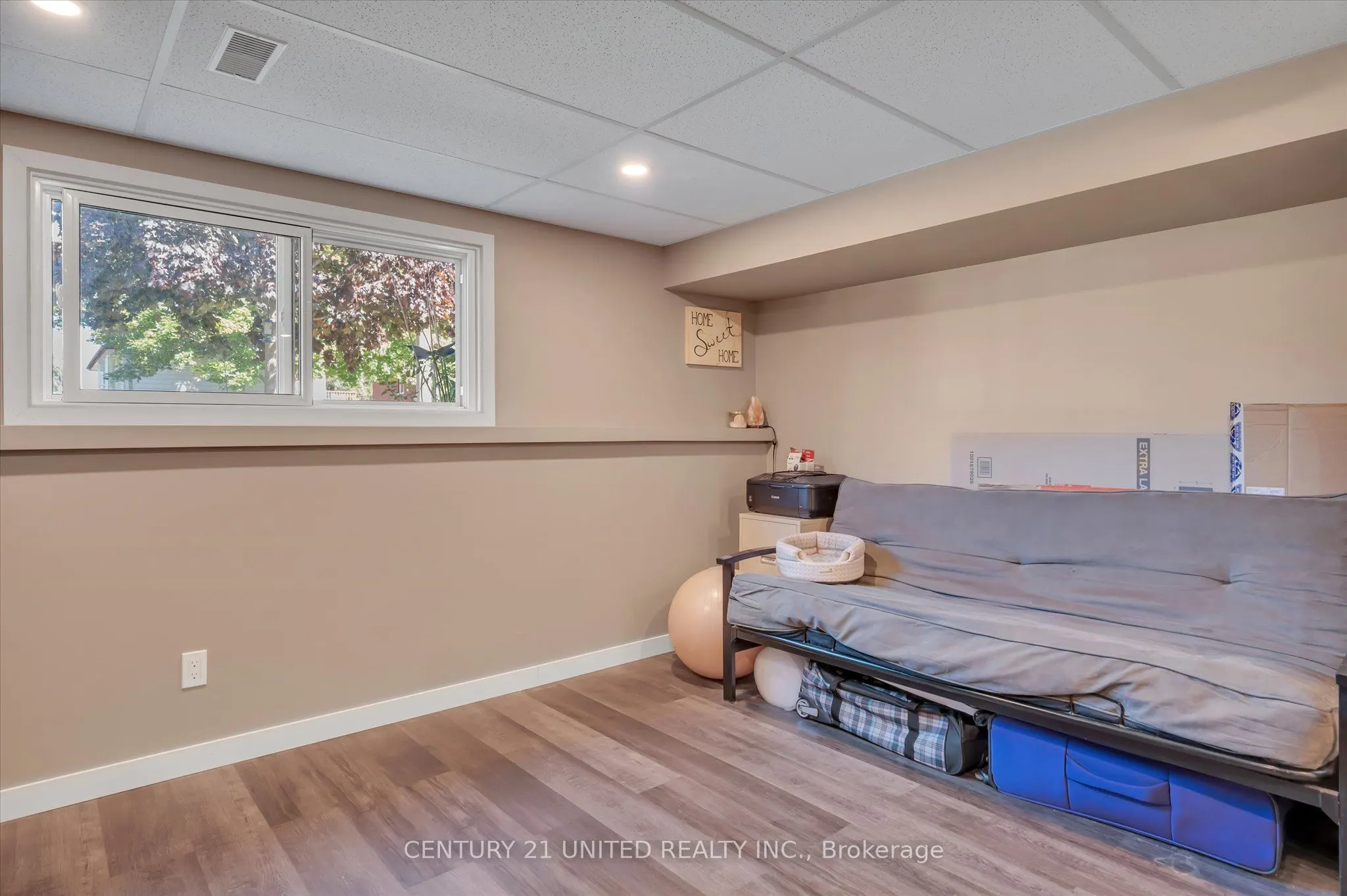 561 Barnes Crescent