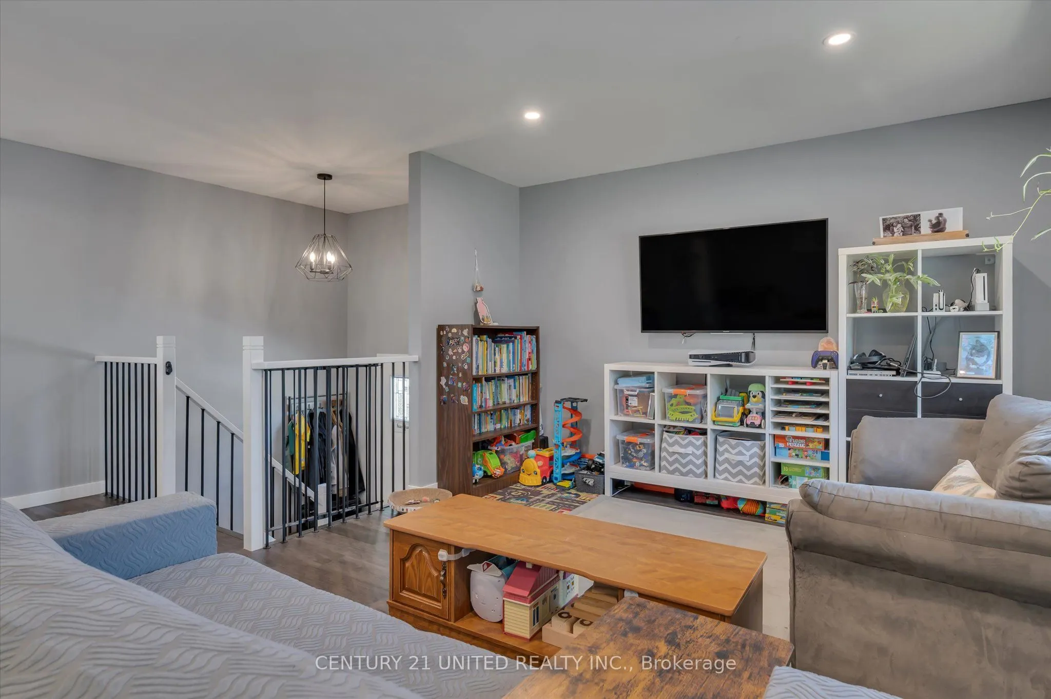 561 Barnes Crescent