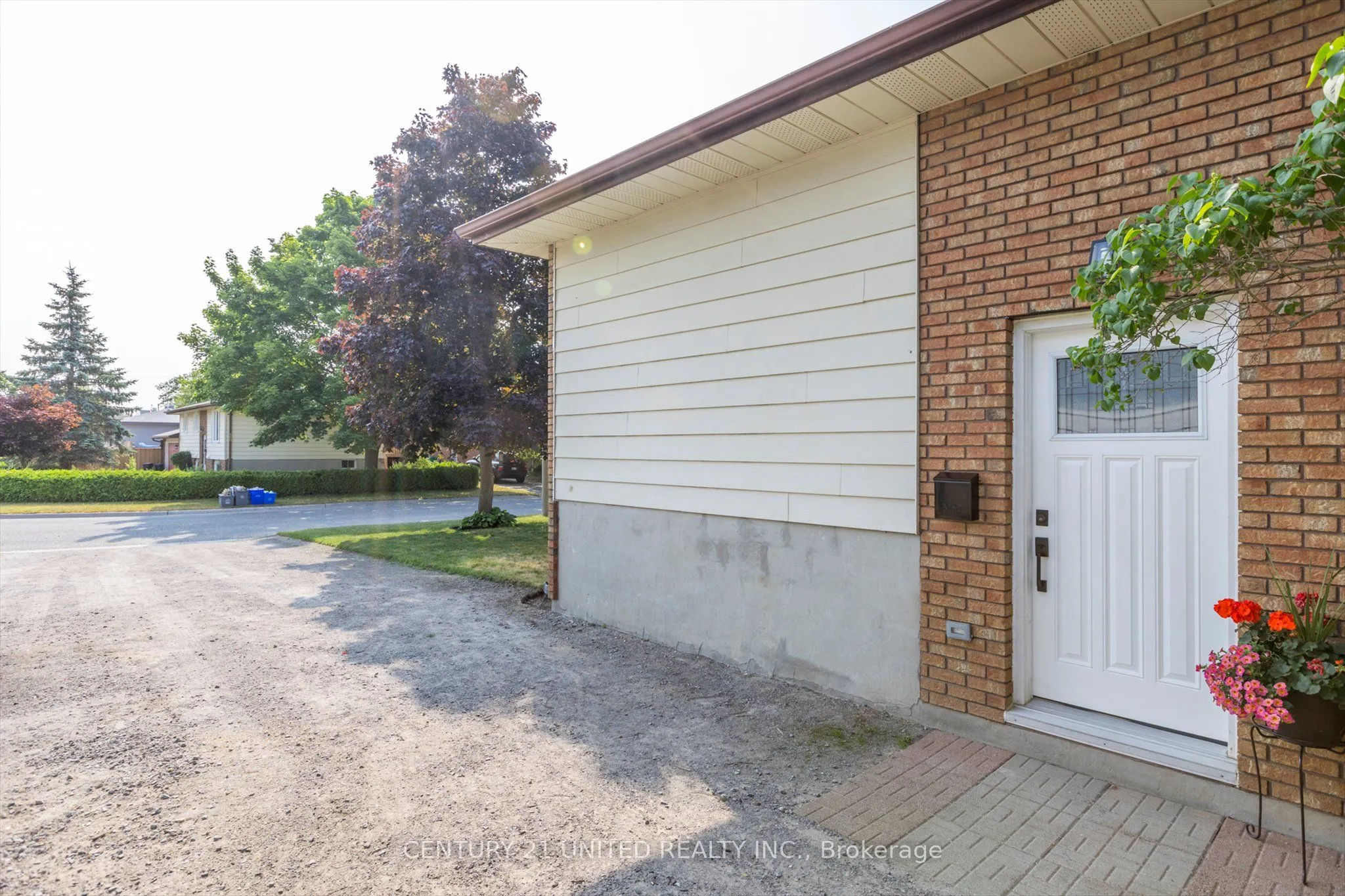561 Barnes Crescent