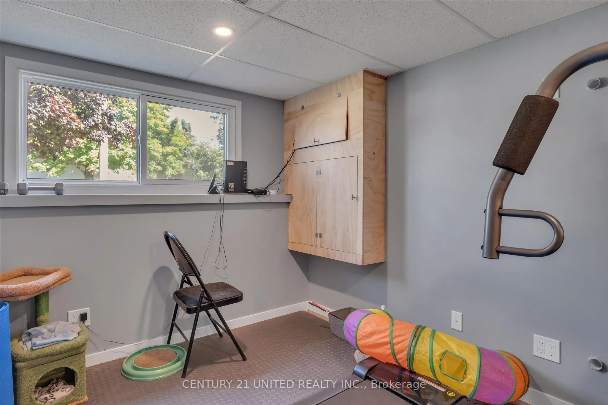 561 Barnes Crescent