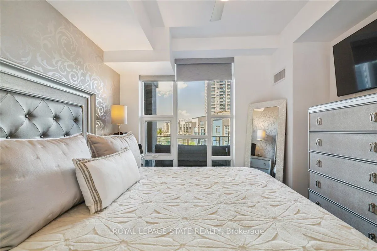 10 Concord Place, #204