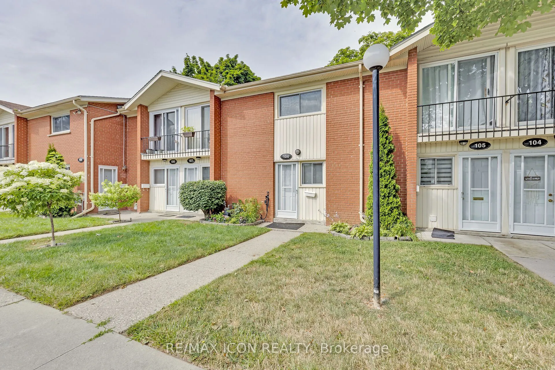 1090 Kipps Lane, #106