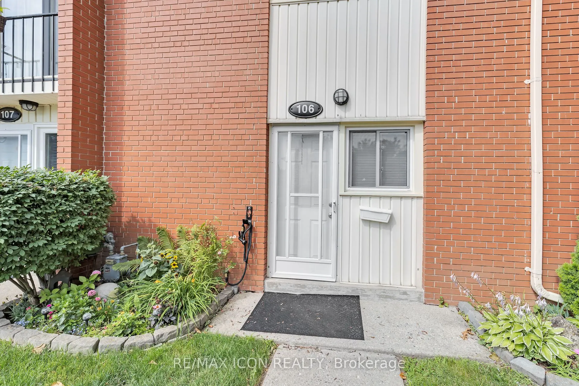 1090 Kipps Lane, #106