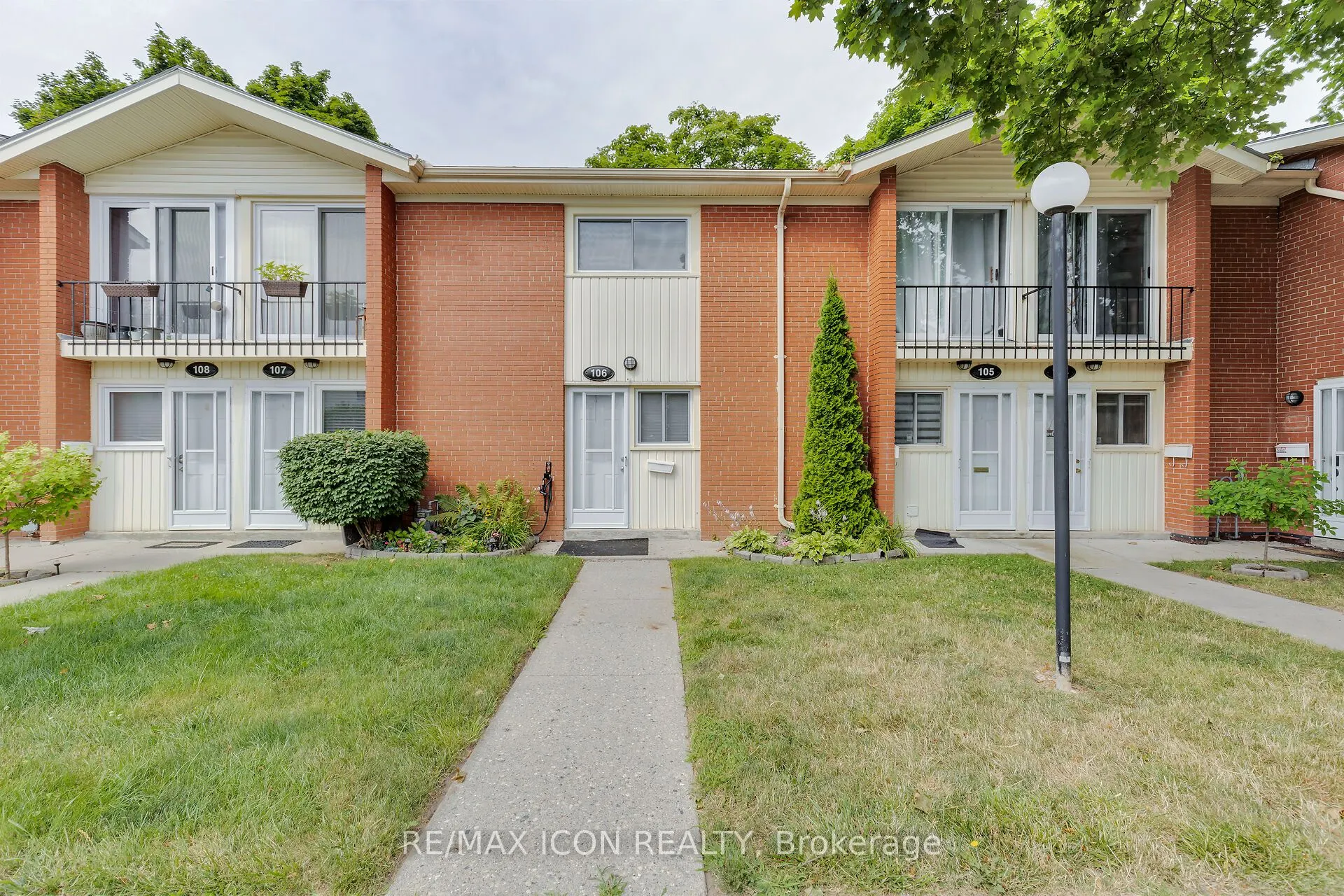 1090 Kipps Lane, #106