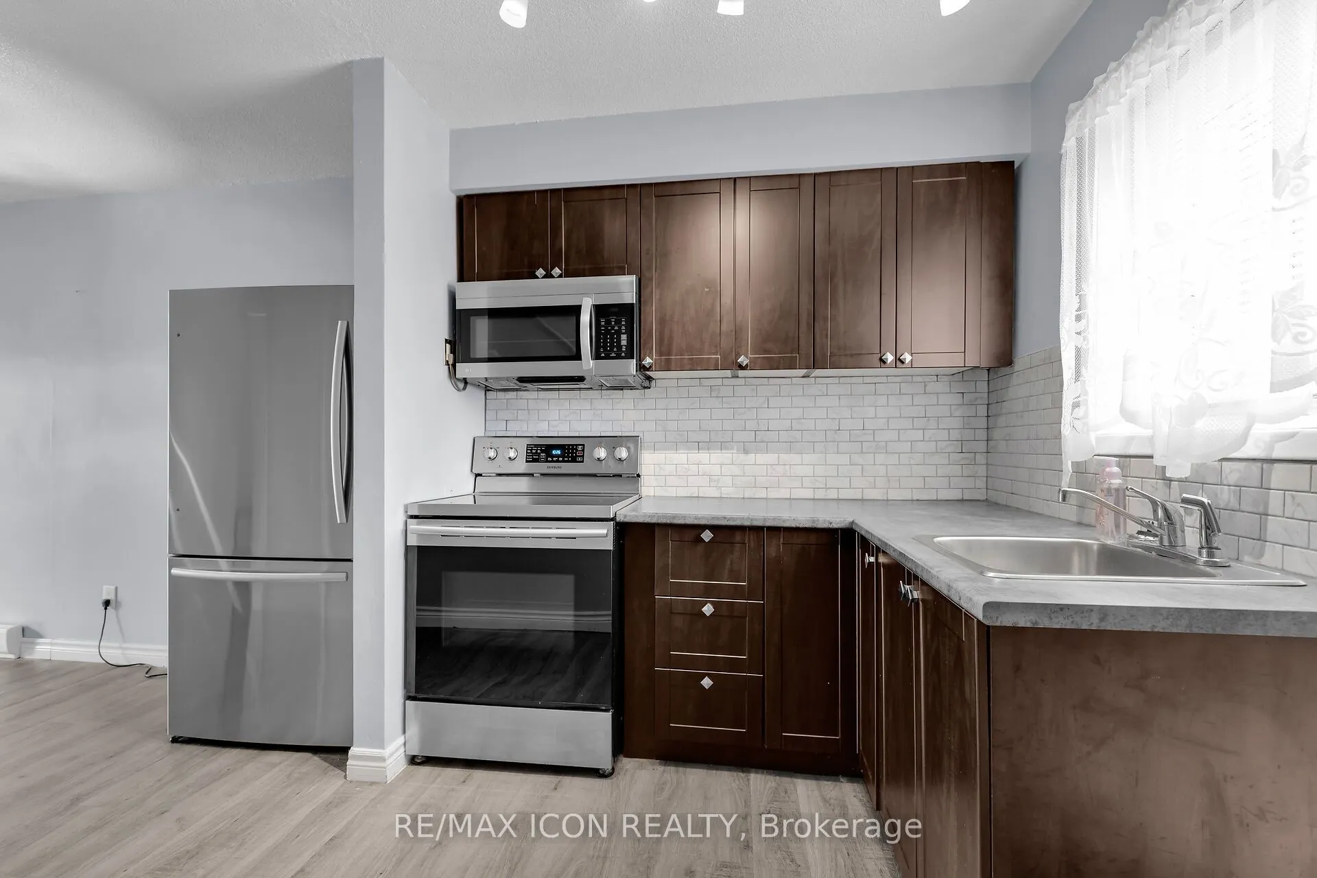 1090 Kipps Lane, #106