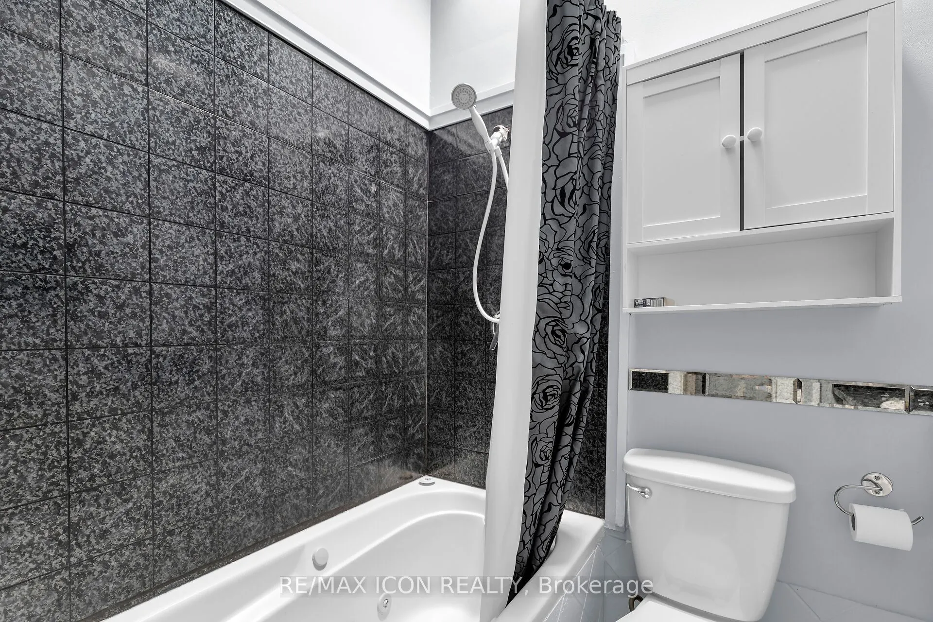 1090 Kipps Lane, #106