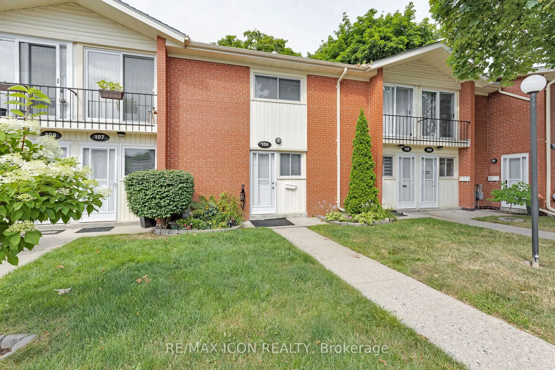 1090 Kipps Lane, #106