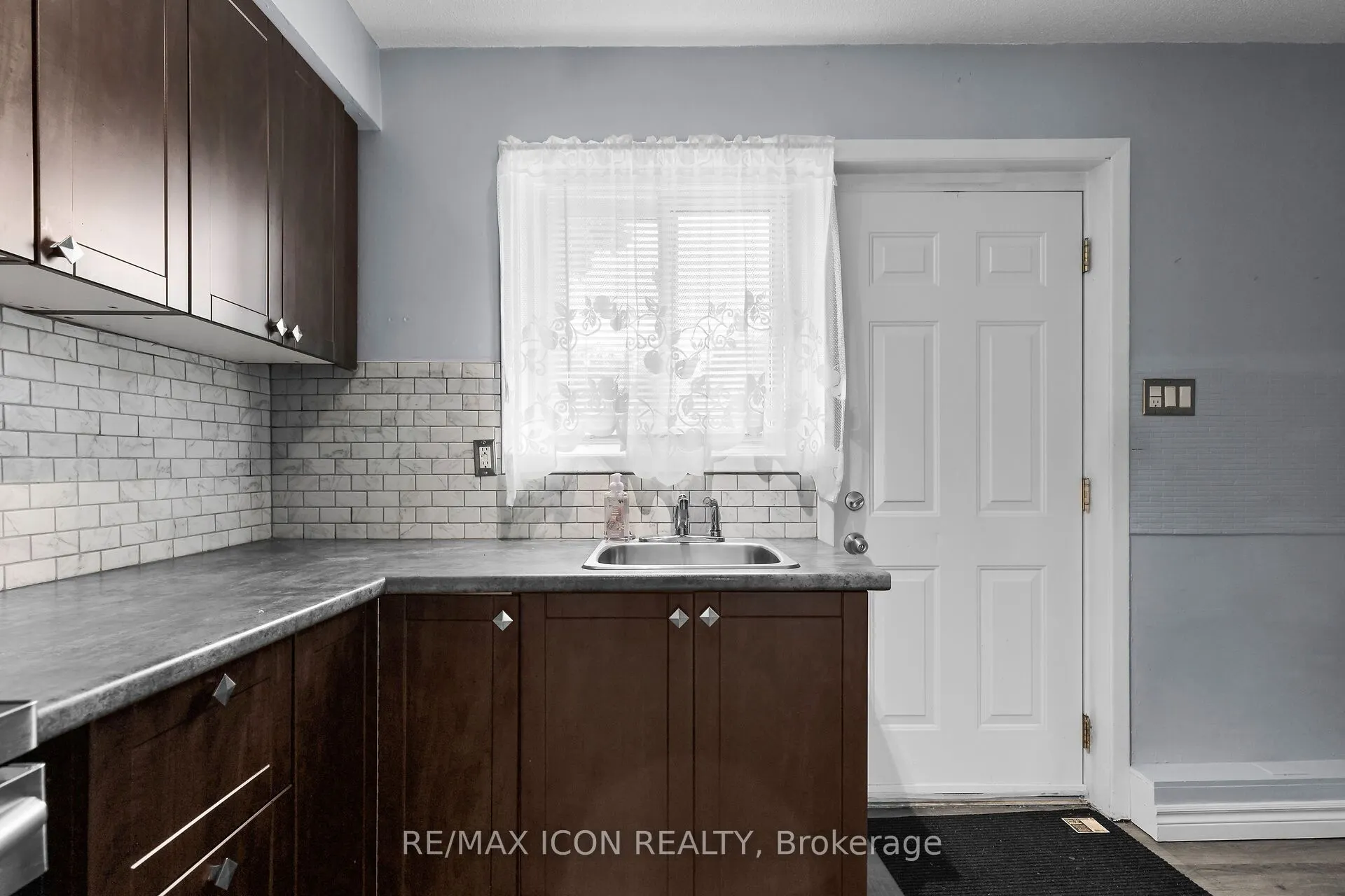 1090 Kipps Lane, #106