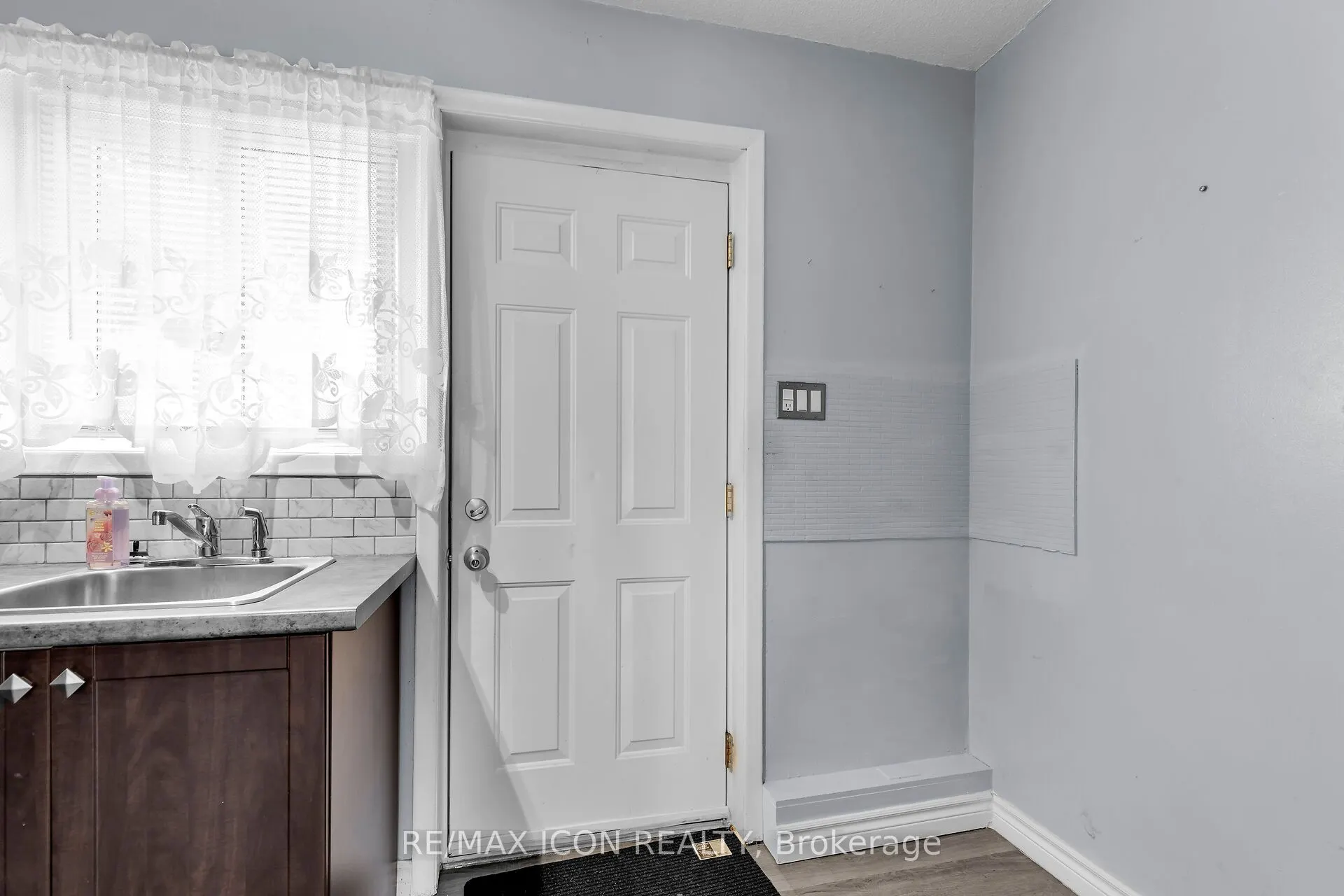 1090 Kipps Lane, #106