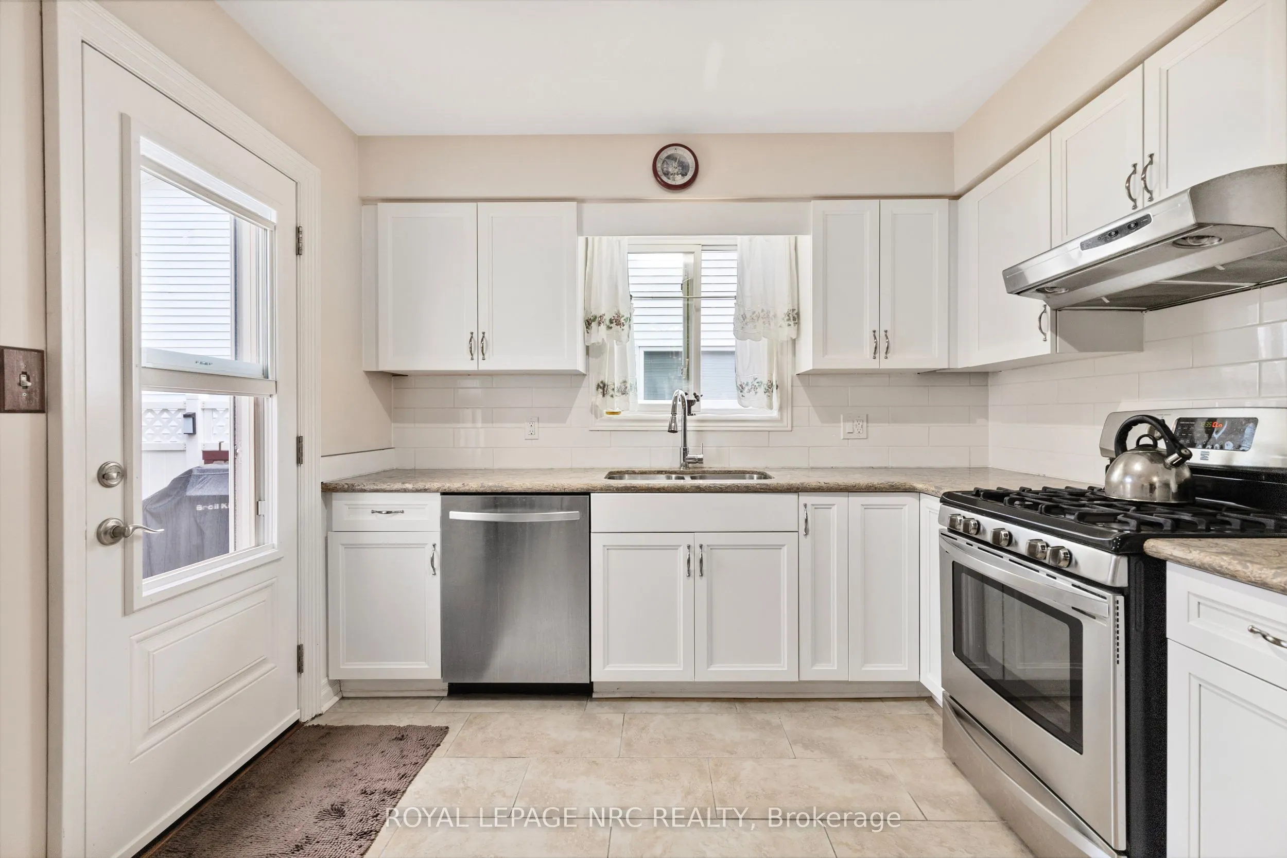 46 Foxhill Crescent