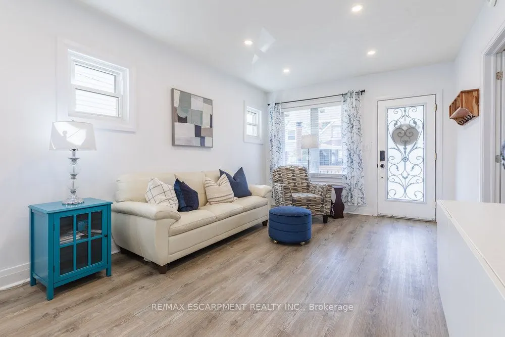 132 London Street N