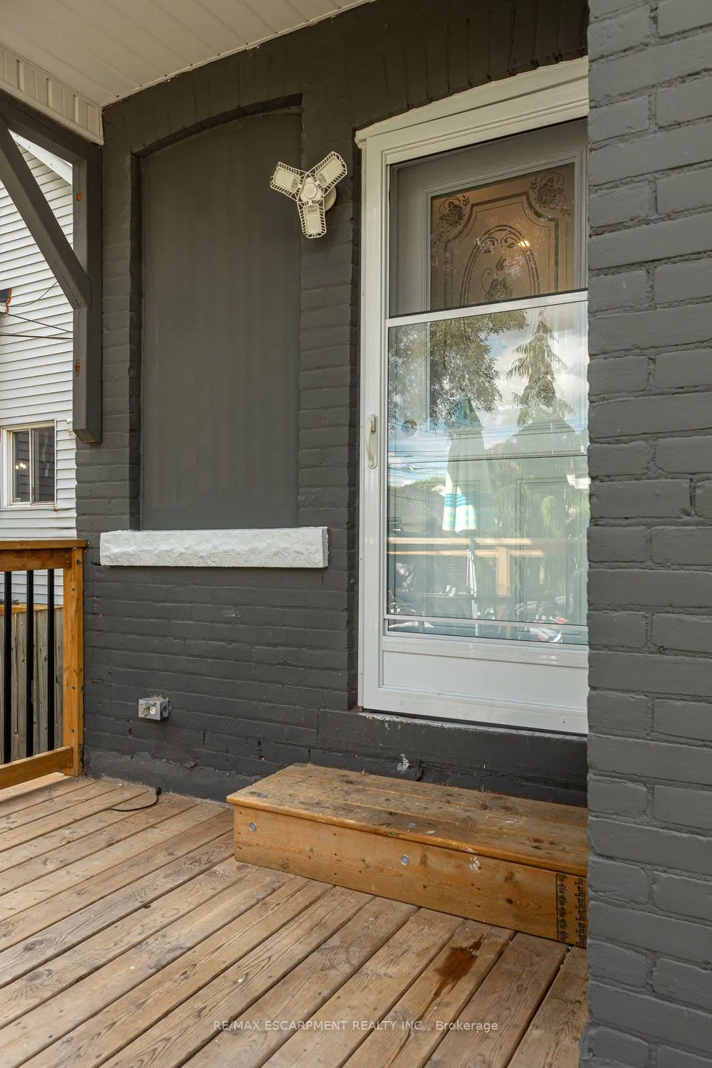 132 London Street N