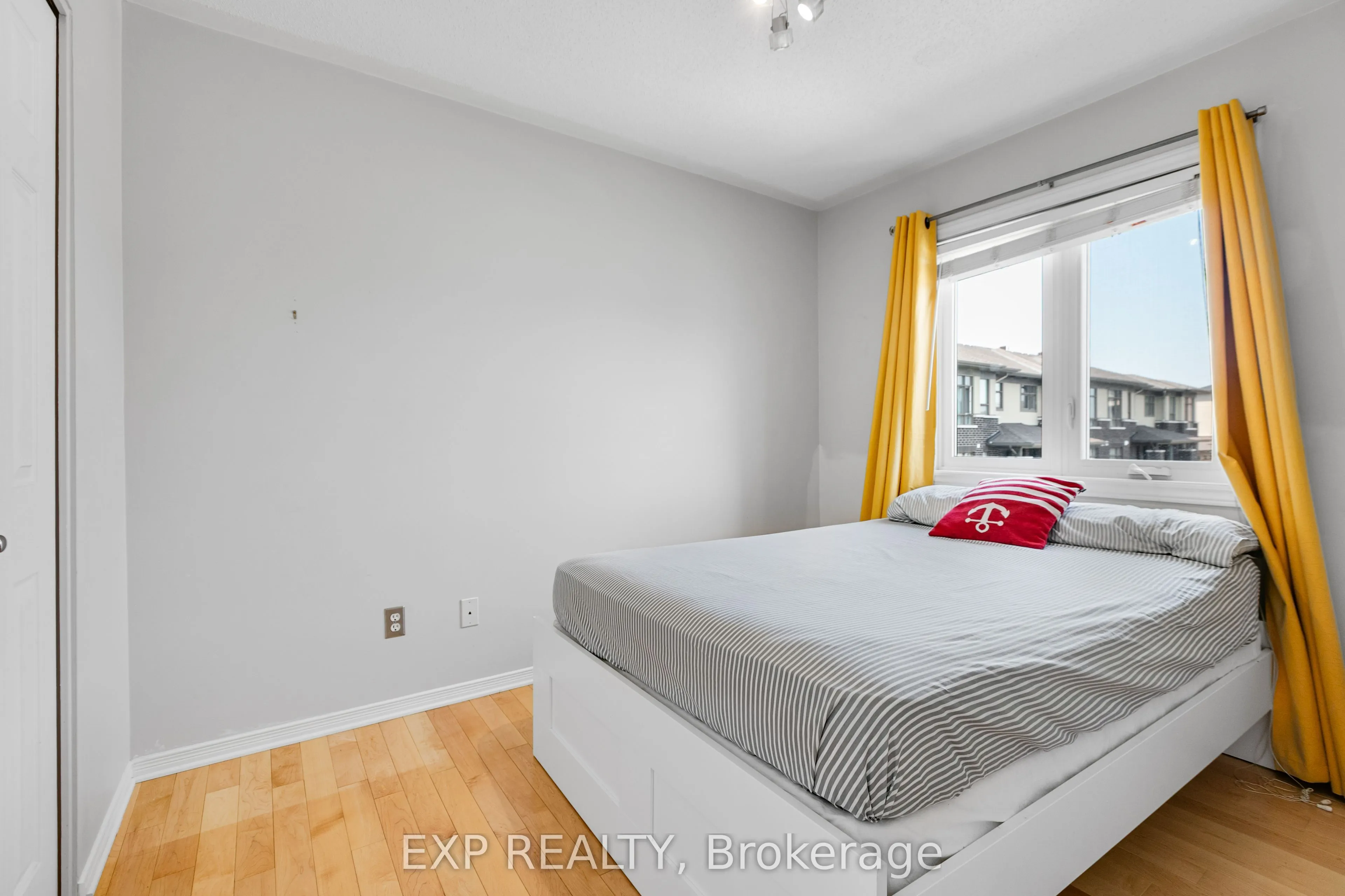 196 Daventry Crescent