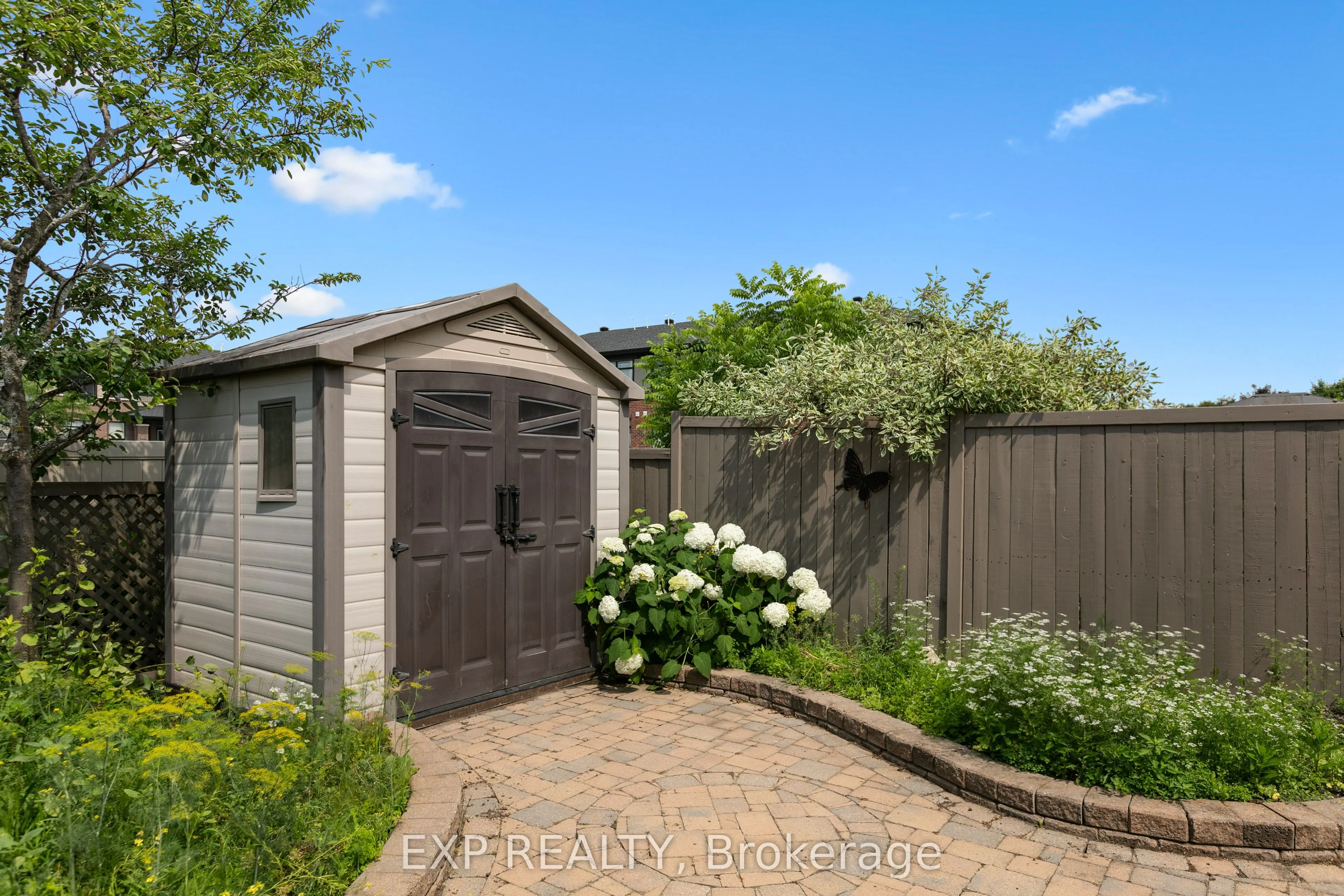 196 Daventry Crescent