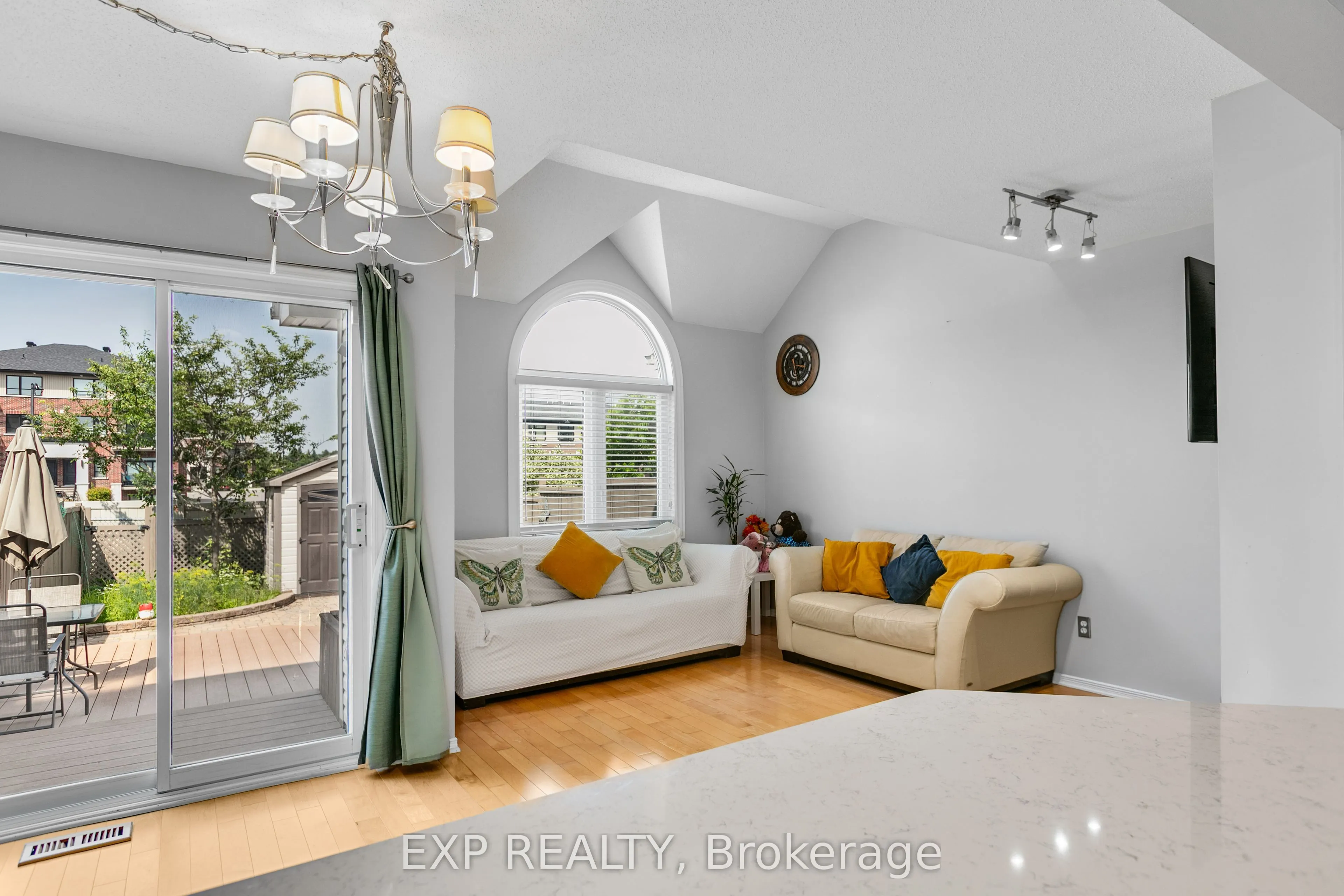 196 Daventry Crescent