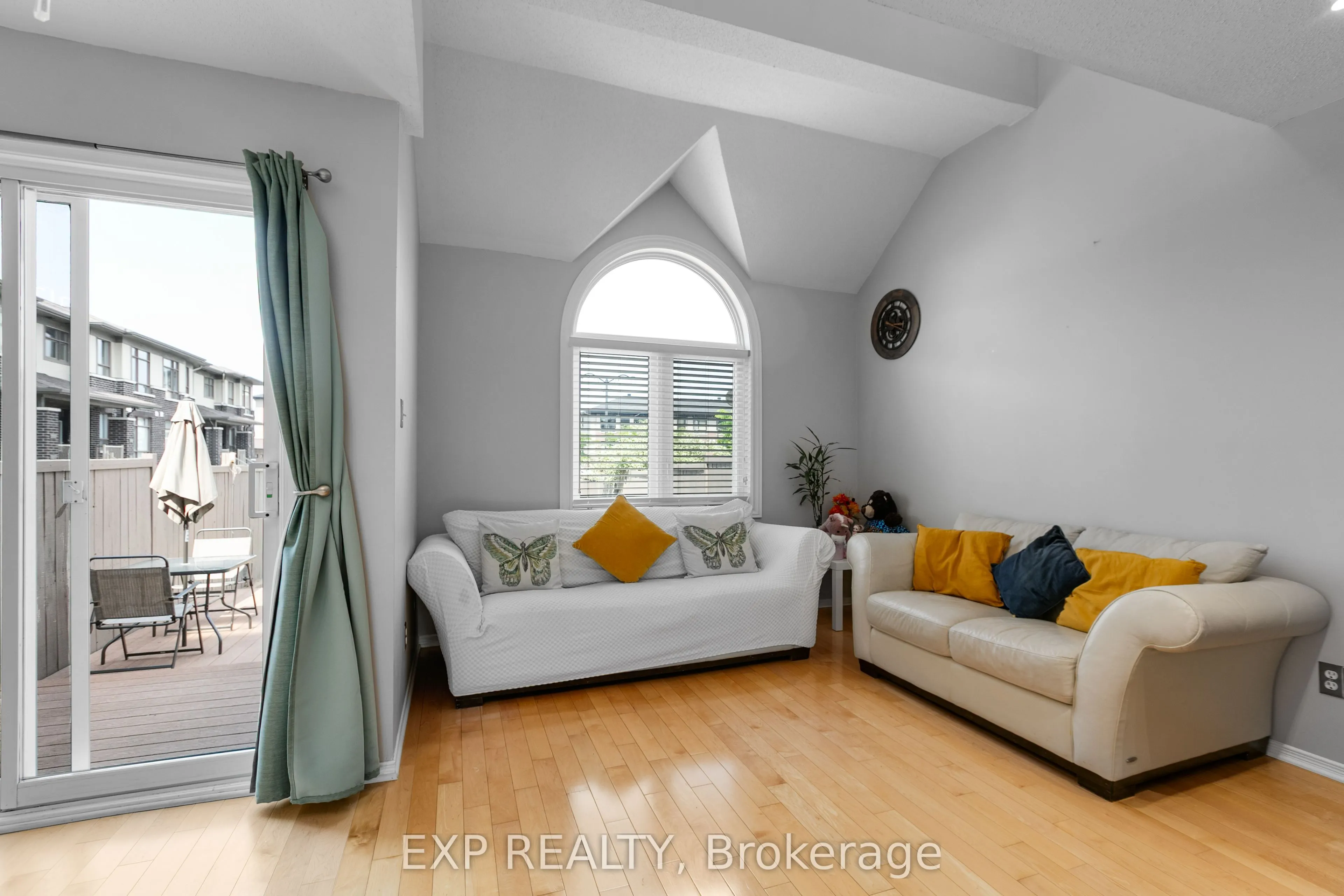 196 Daventry Crescent