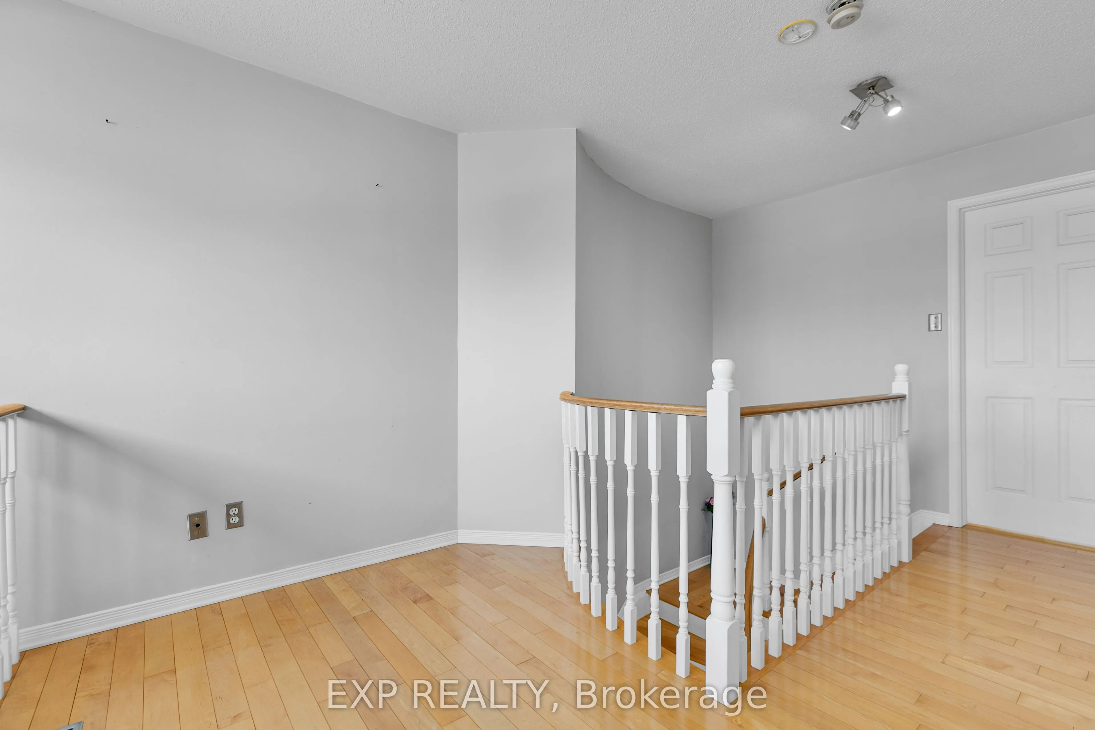 196 Daventry Crescent