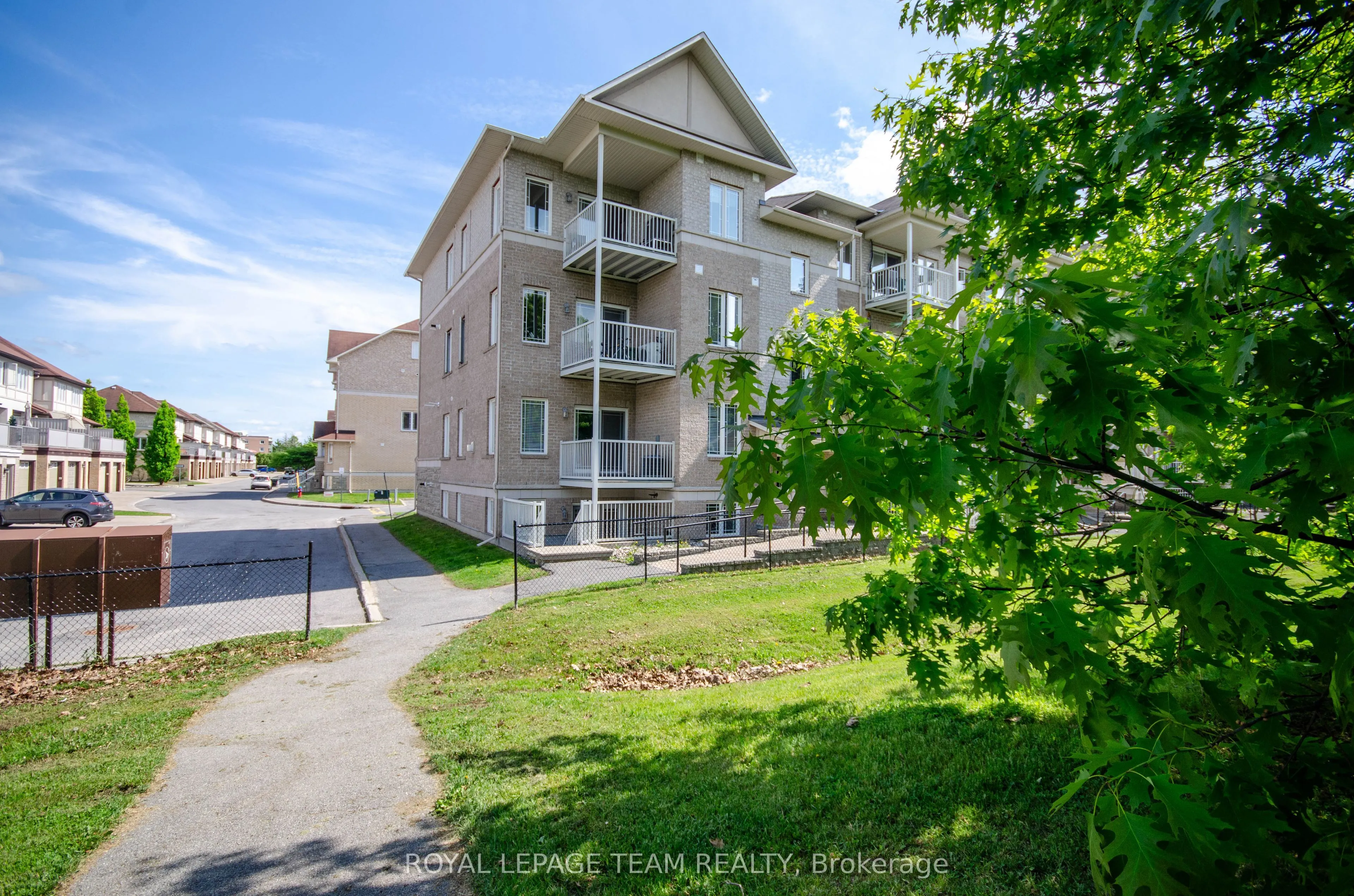 385 Paseo Private, #4