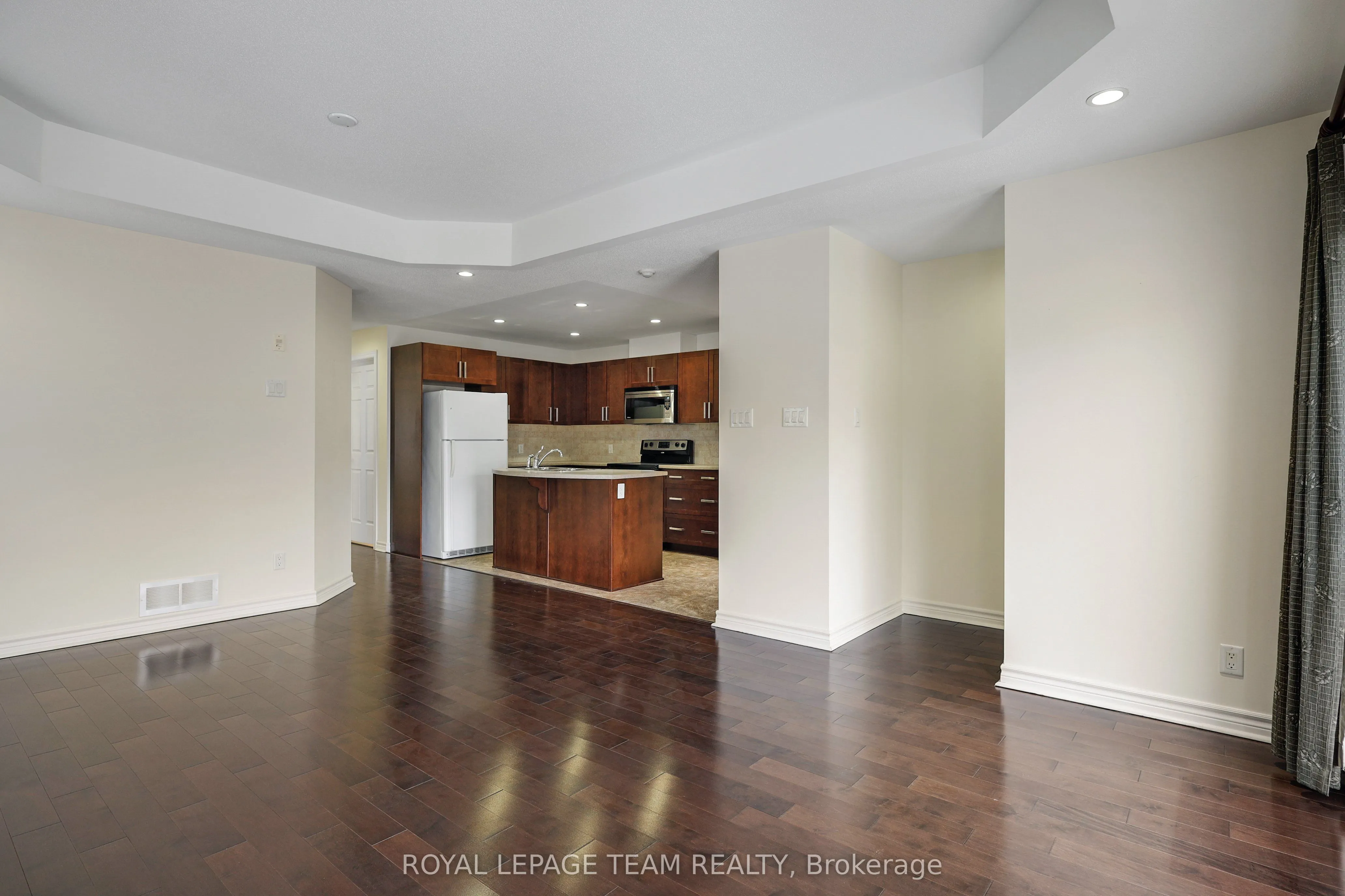 385 Paseo Private, #4