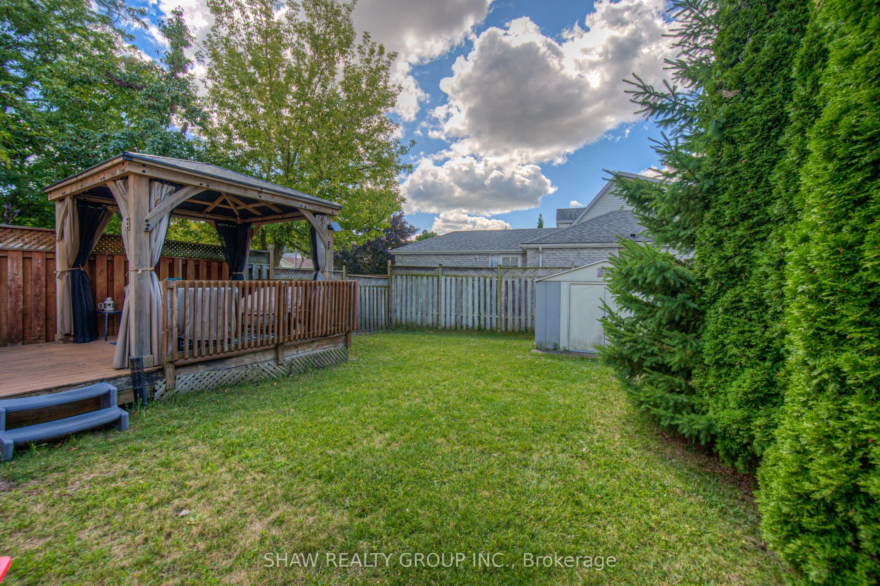 985 Elgin Street N