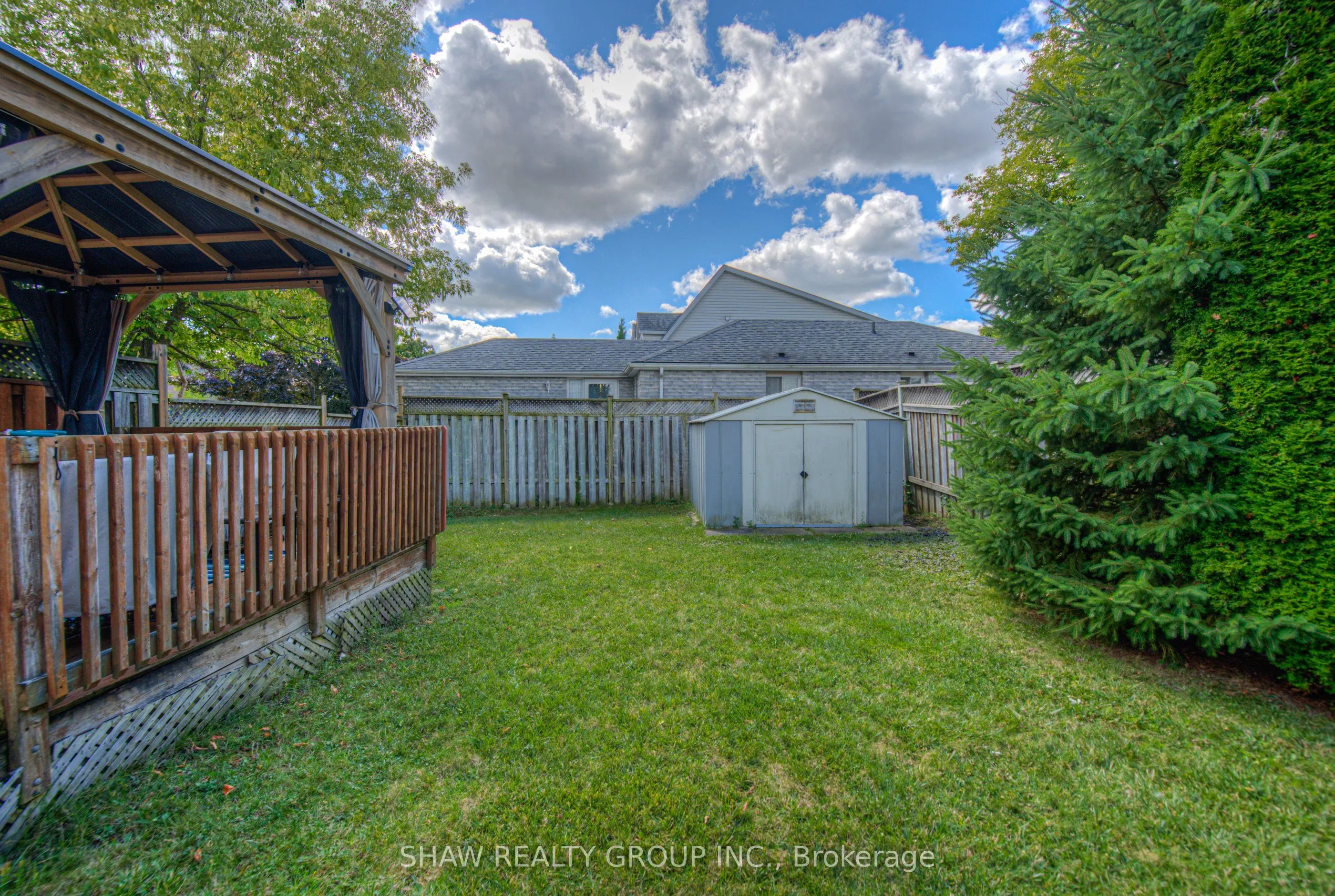 985 Elgin Street N