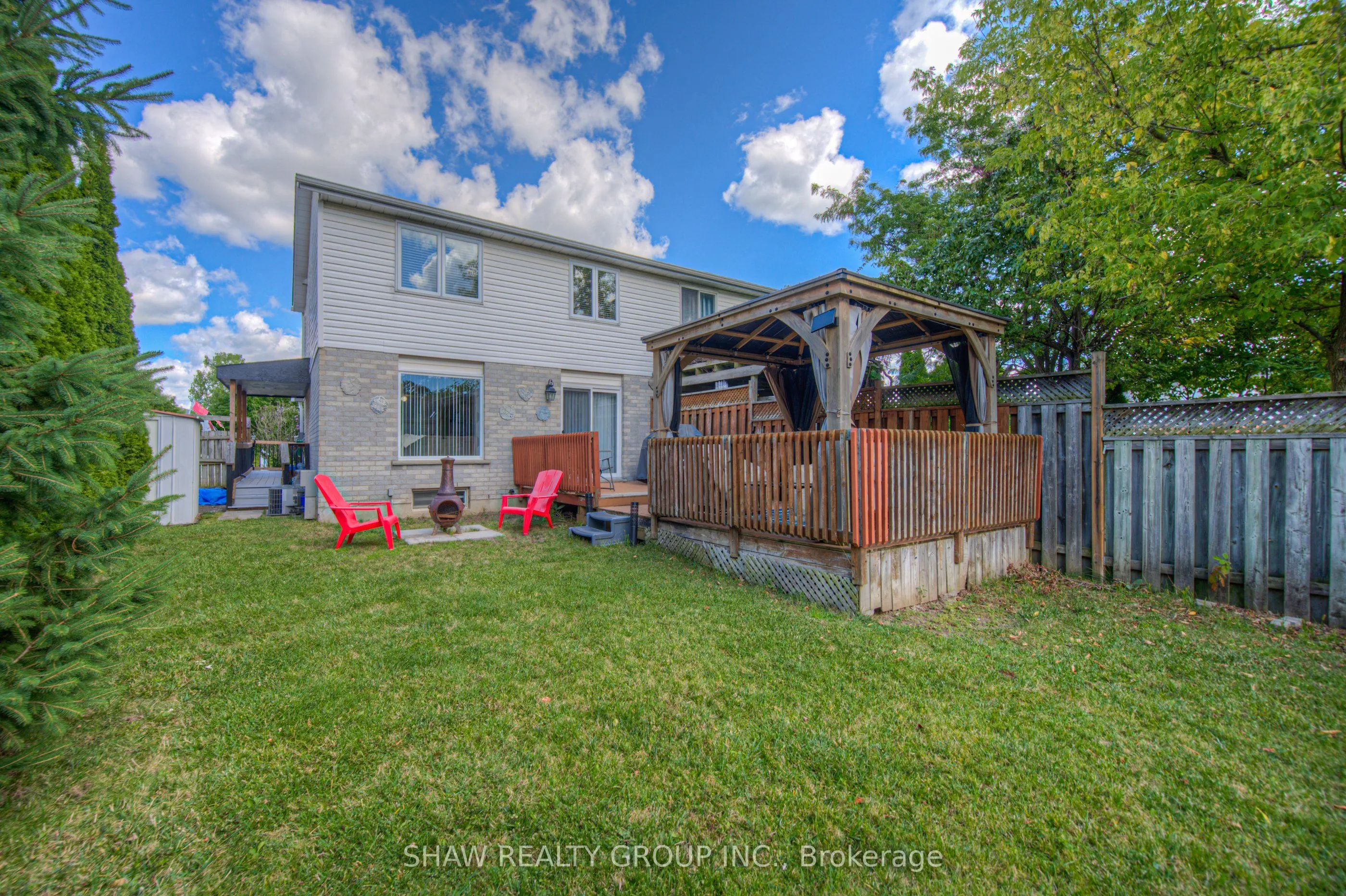 985 Elgin Street N