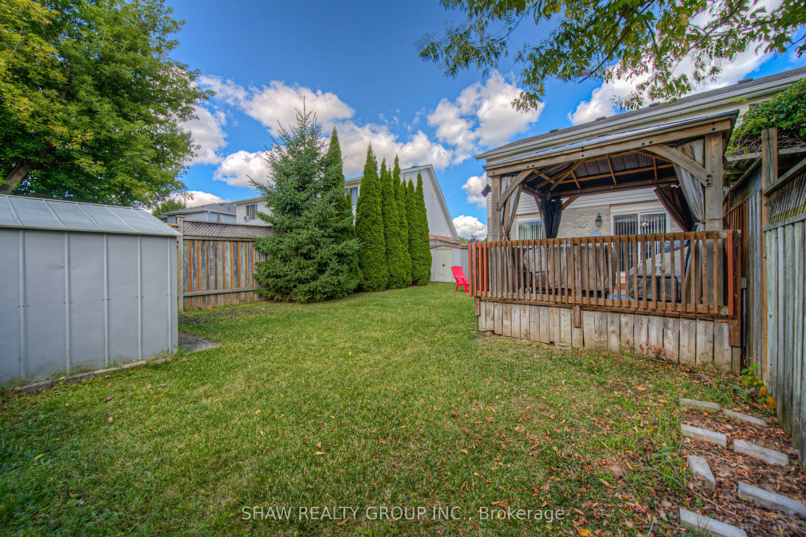 985 Elgin Street N