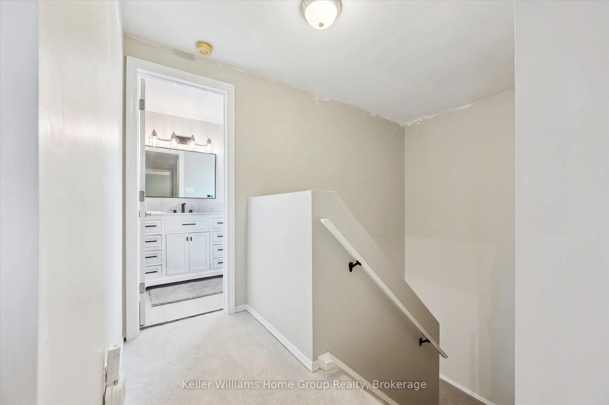 385 Strathallan Street