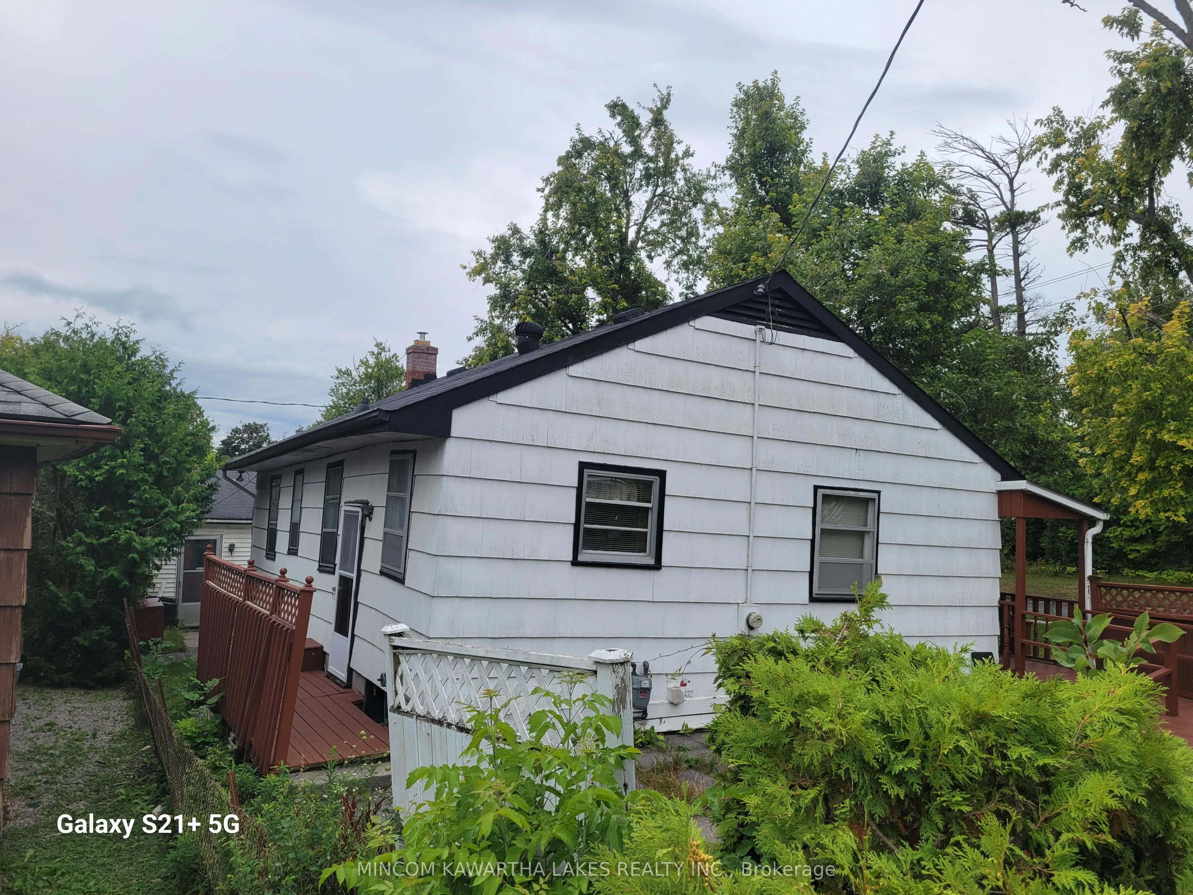 706 Fairbairn Street