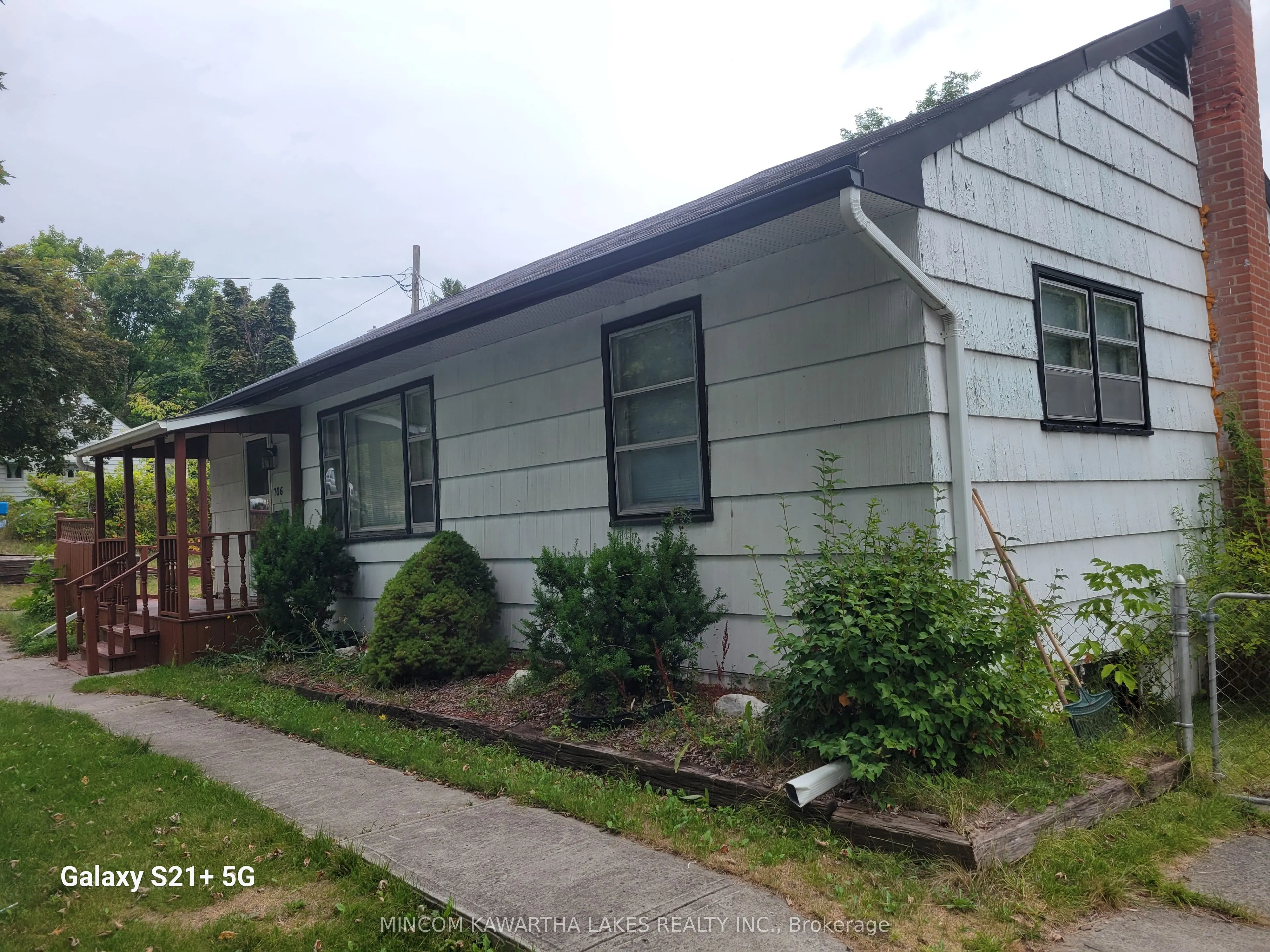 706 Fairbairn Street