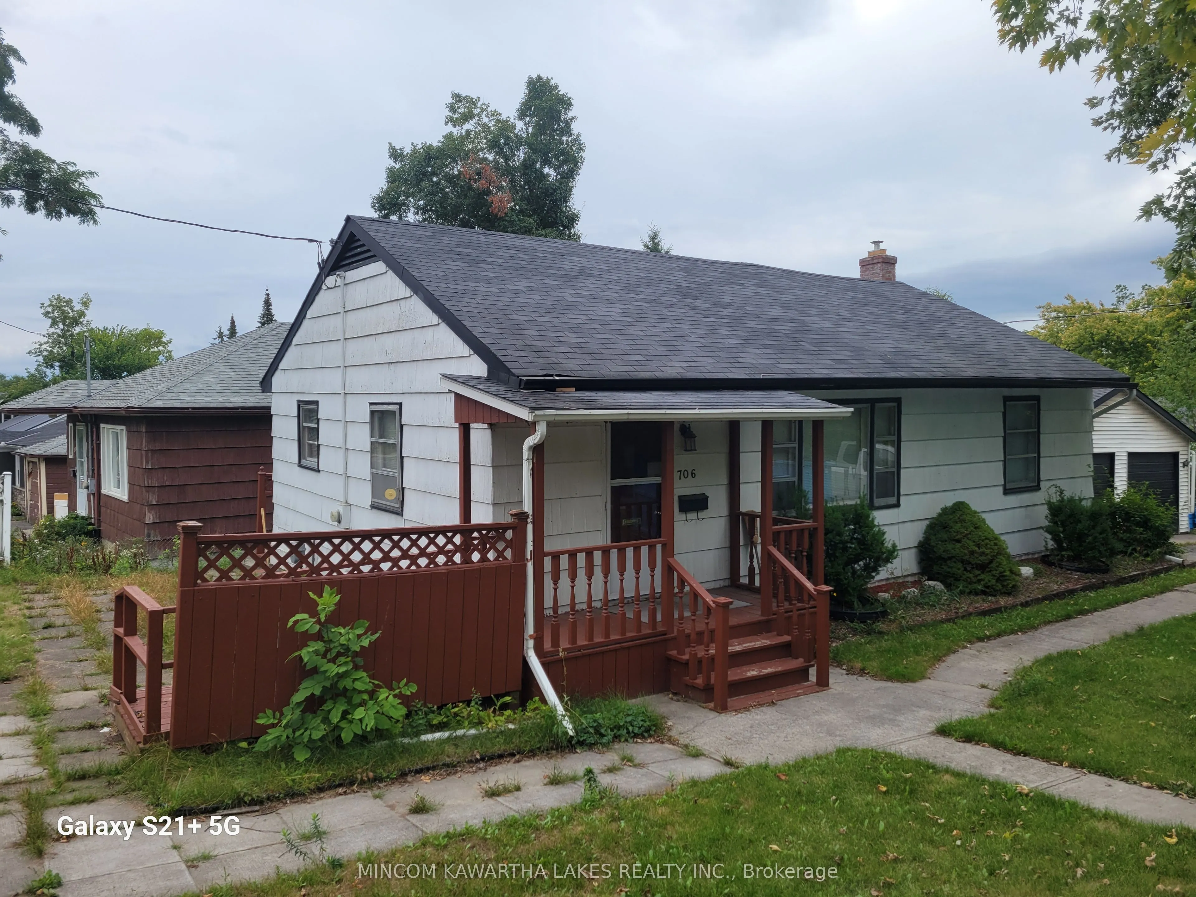 706 Fairbairn Street