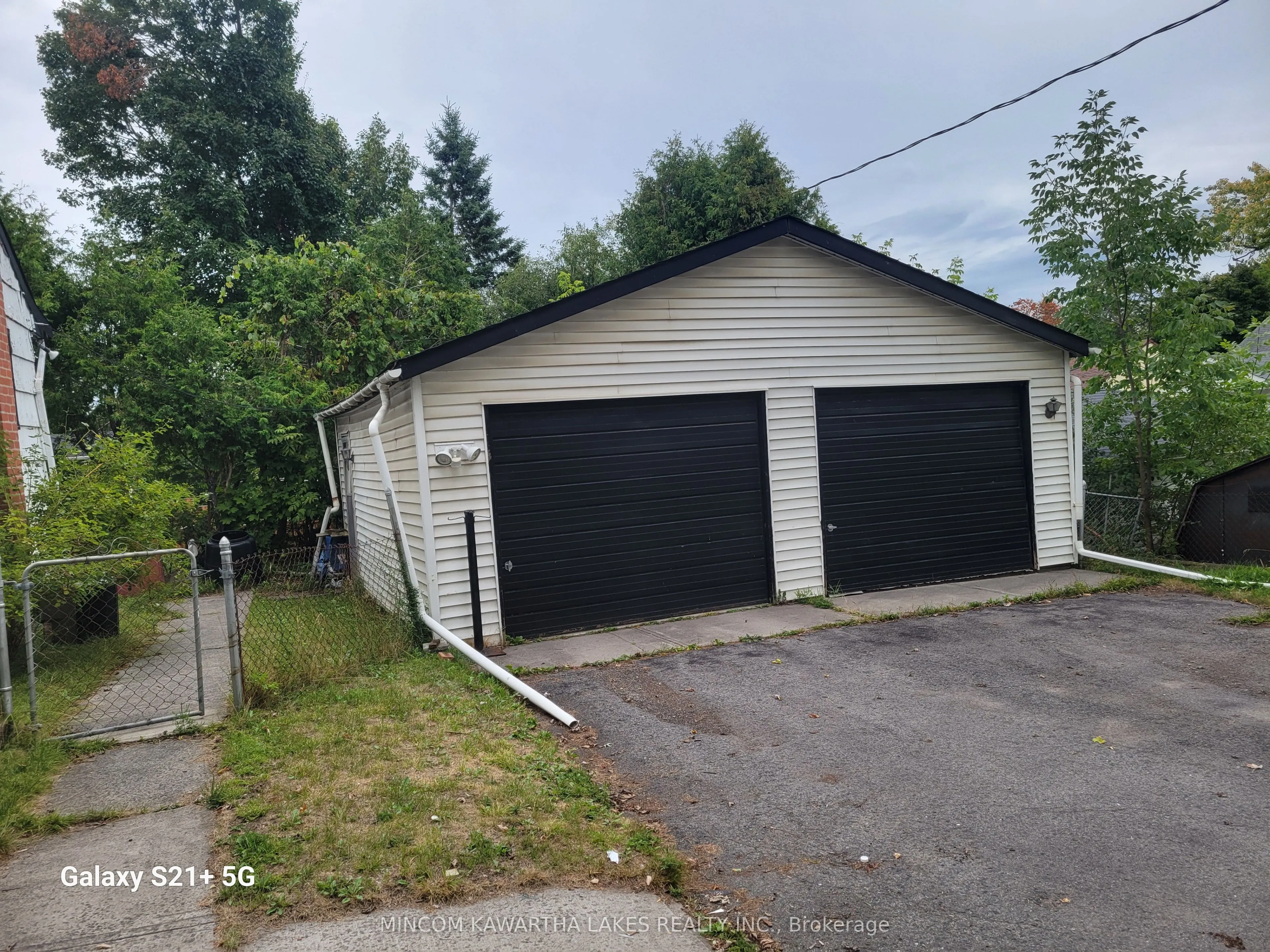 706 Fairbairn Street
