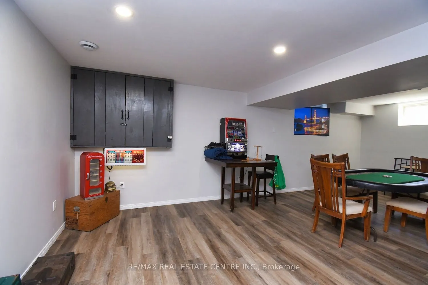 1364 Thompson Road E