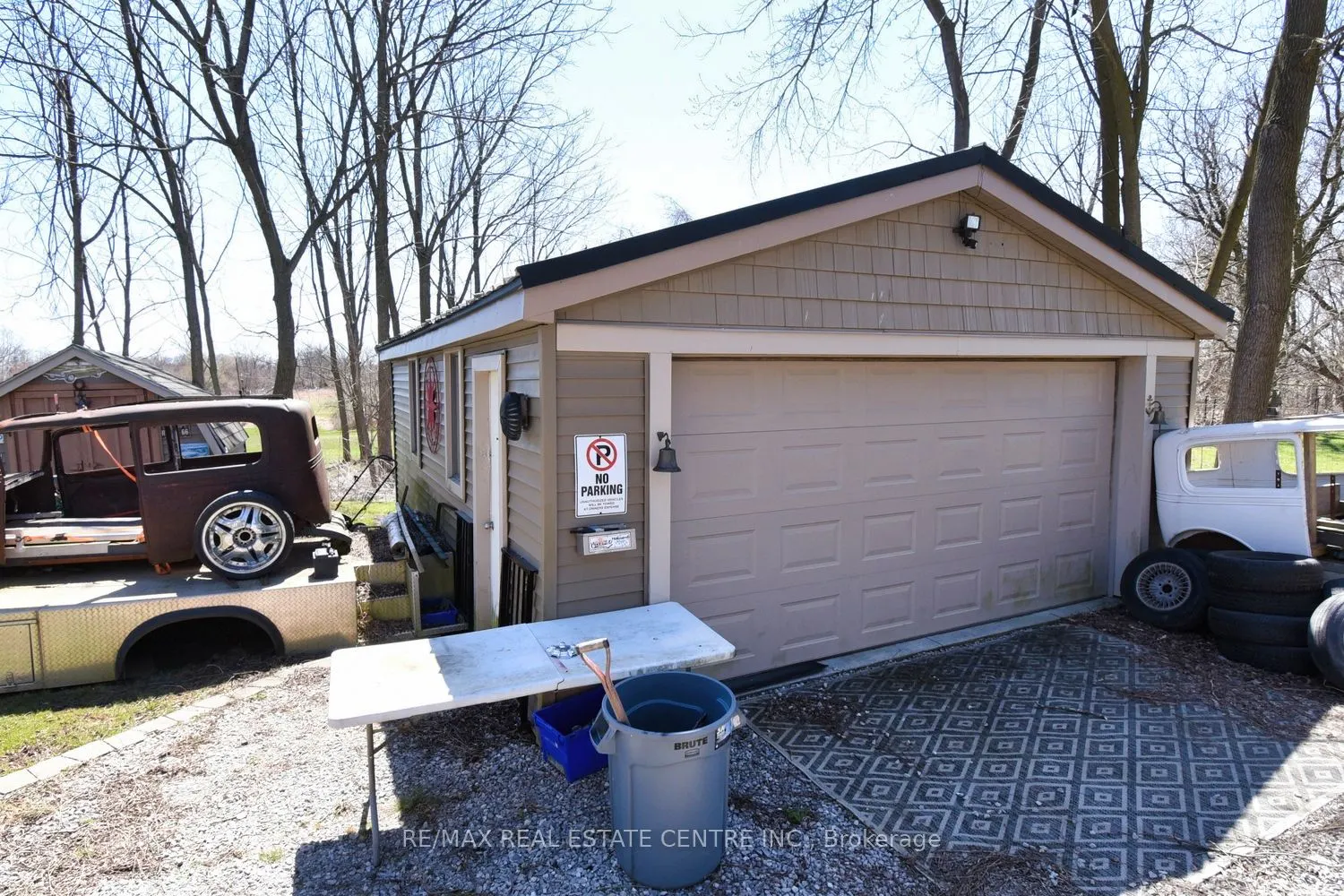 1364 Thompson Road E