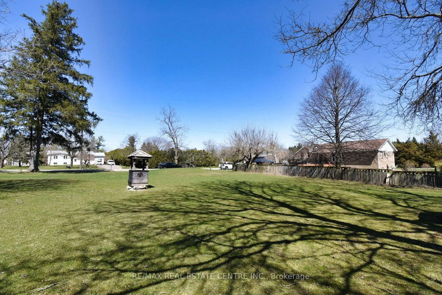 1364 Thompson Road E