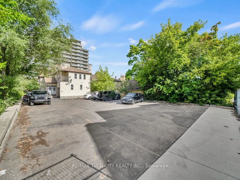 561 Queen Street S