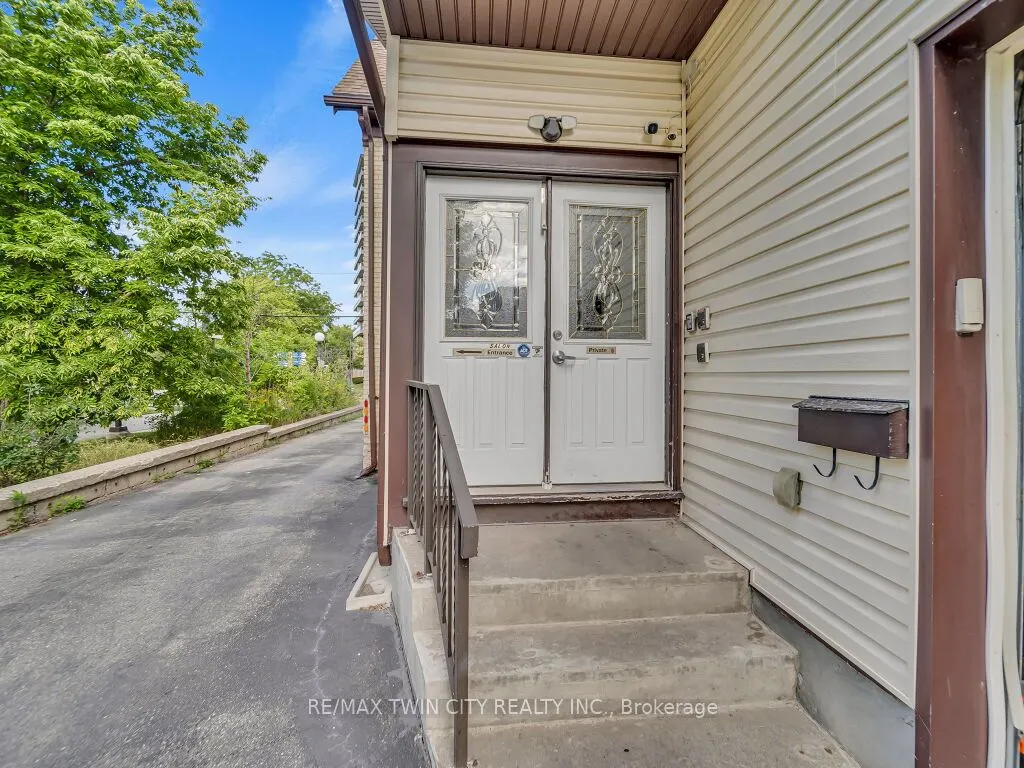 561 Queen Street S